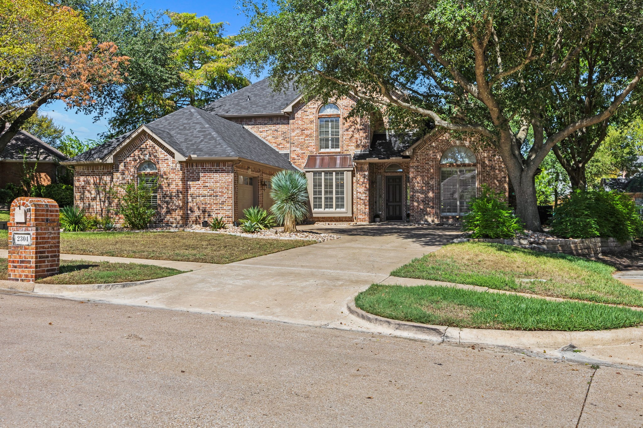 2304 Fairway Circle — photo