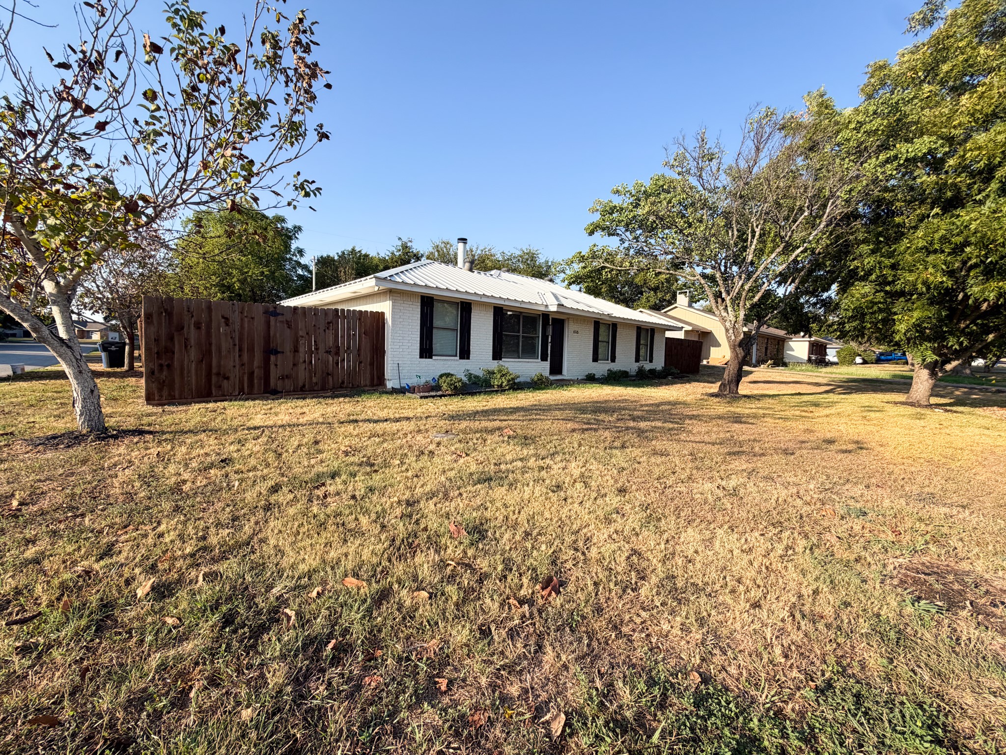 616 E Avenue E — photo