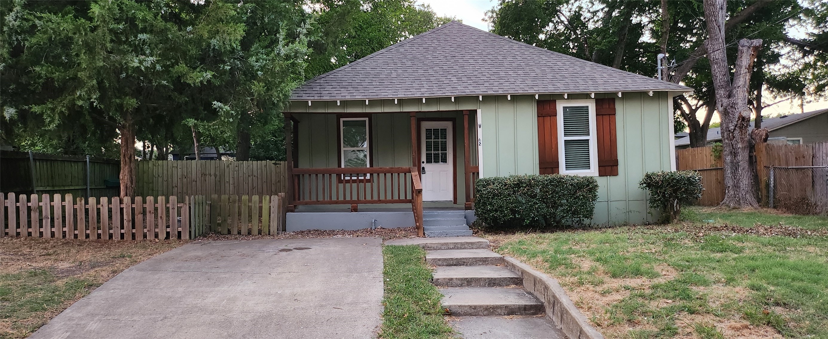 902 Davy Crockett Street — photo