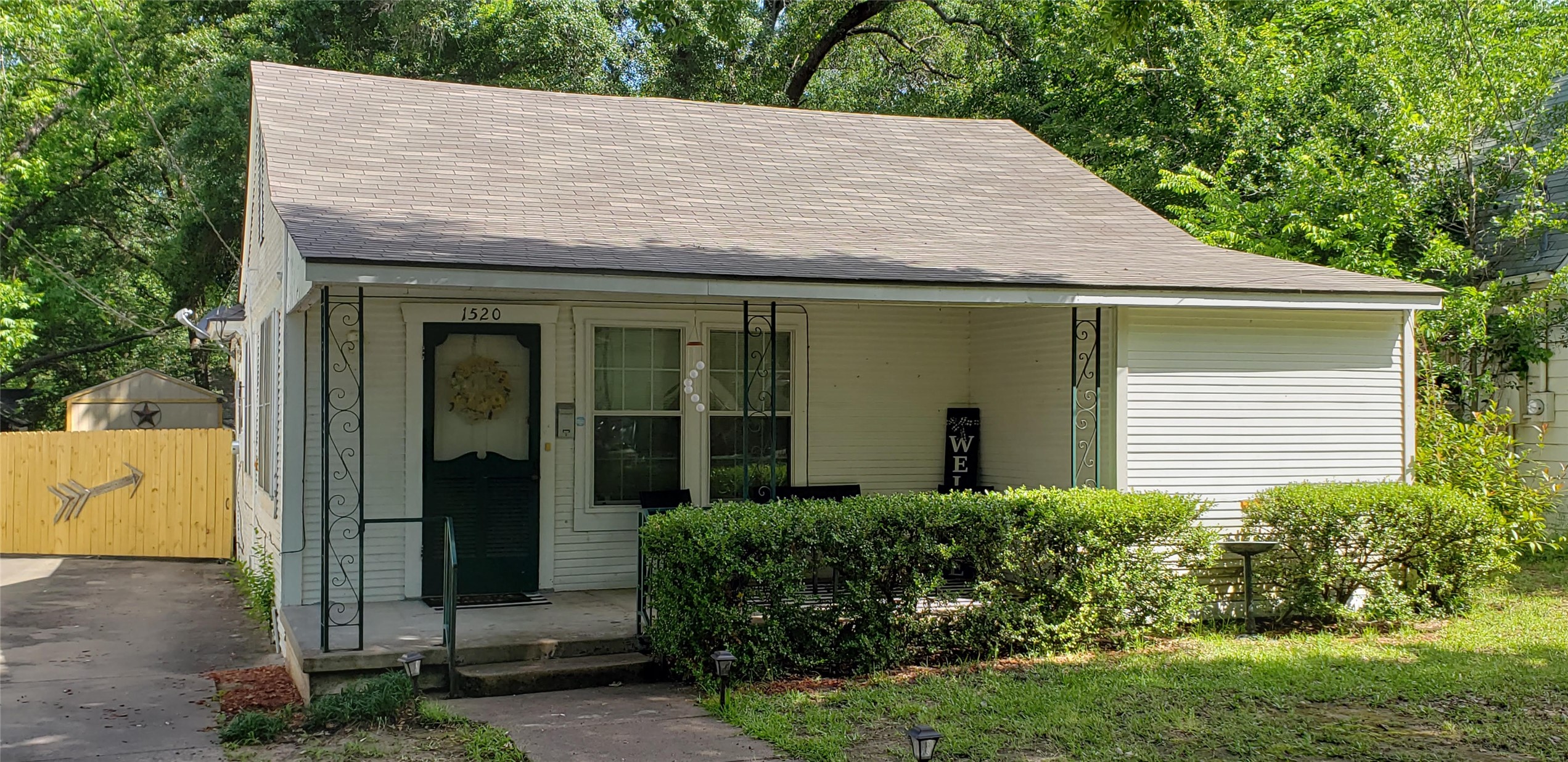 1520 Woodlawn Avenue — photo