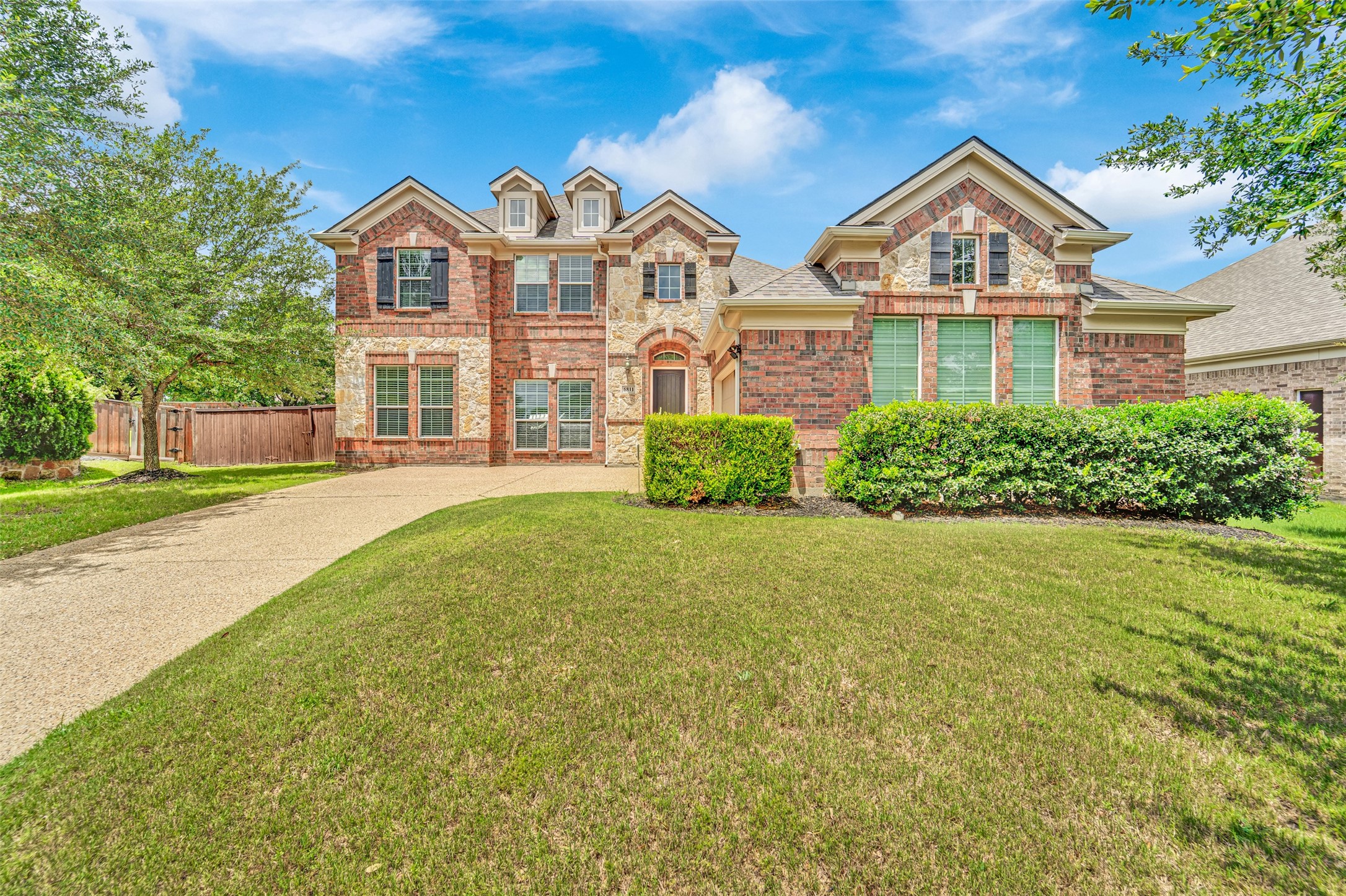 6811 Shady View Court — photo