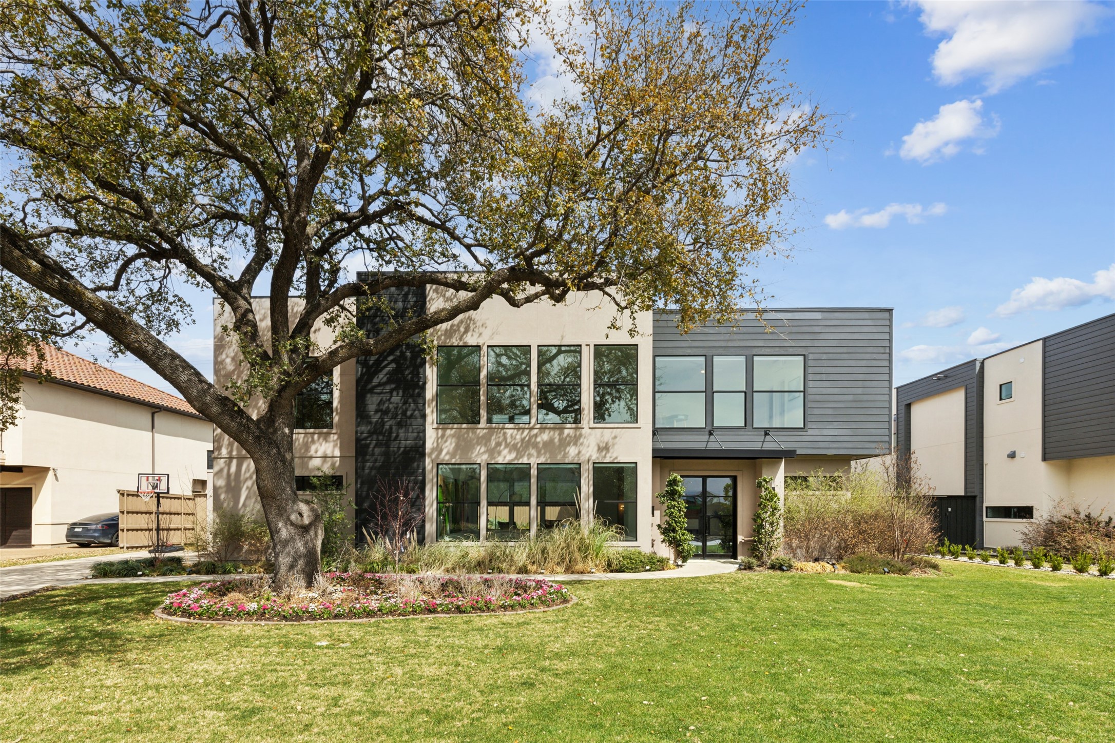 6441 Royalton Drive — photo
