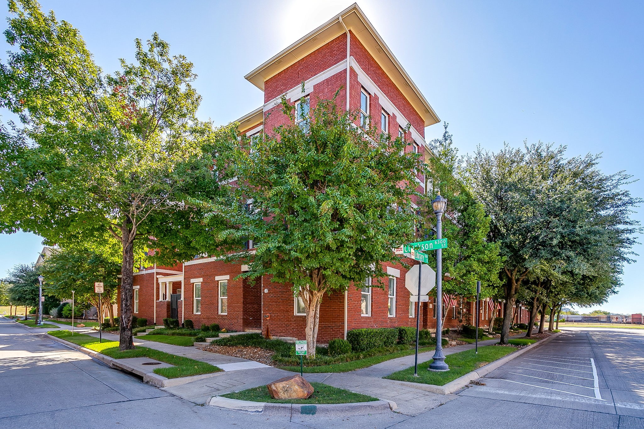 8274 Library Street — photo