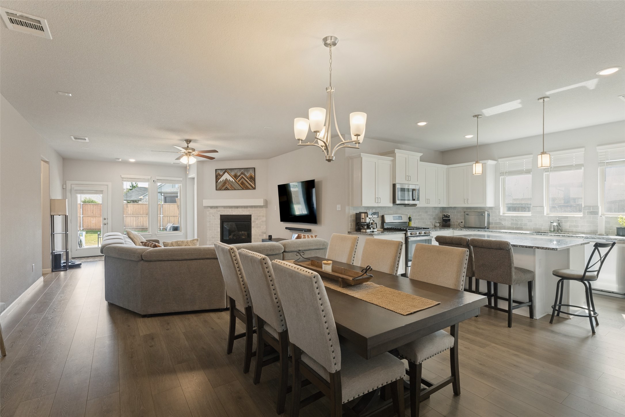10928 Phelps Way — photo