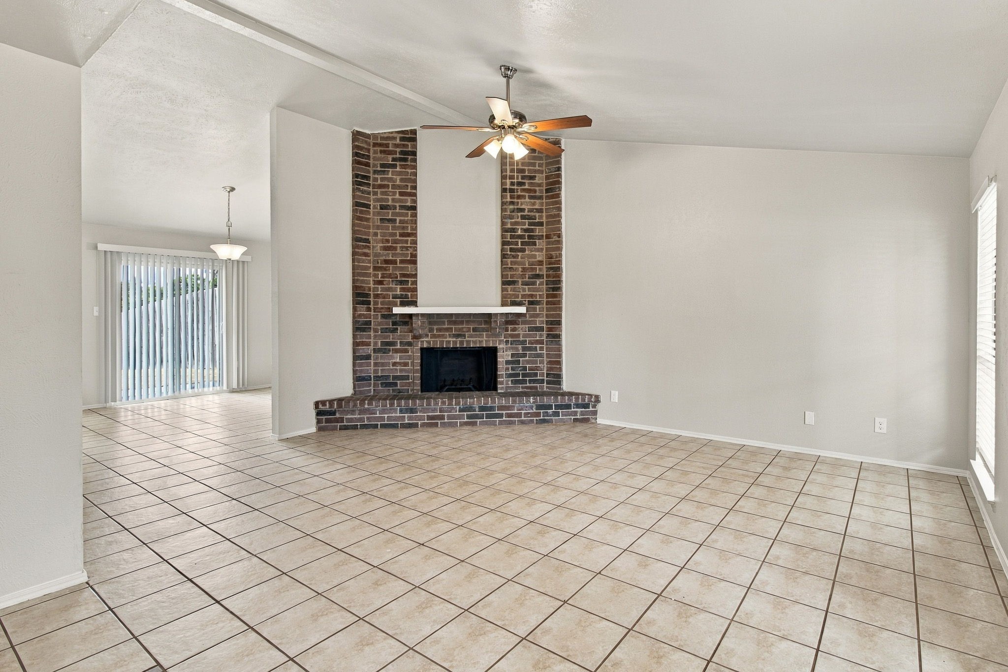 125 Rustic Ridge Drive, Garland, TX 75040 — photo 2
