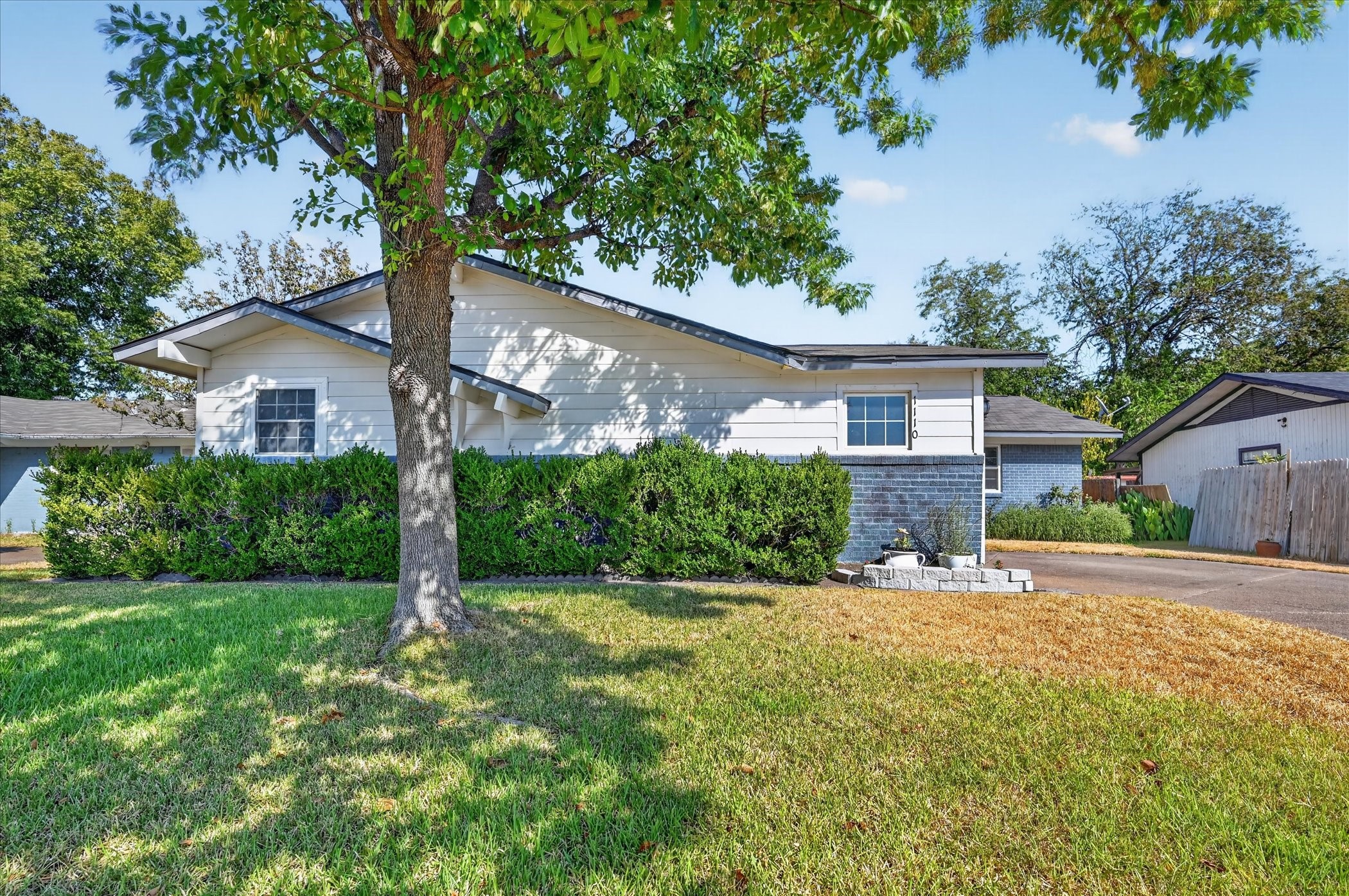 1110 Vegas Drive — photo