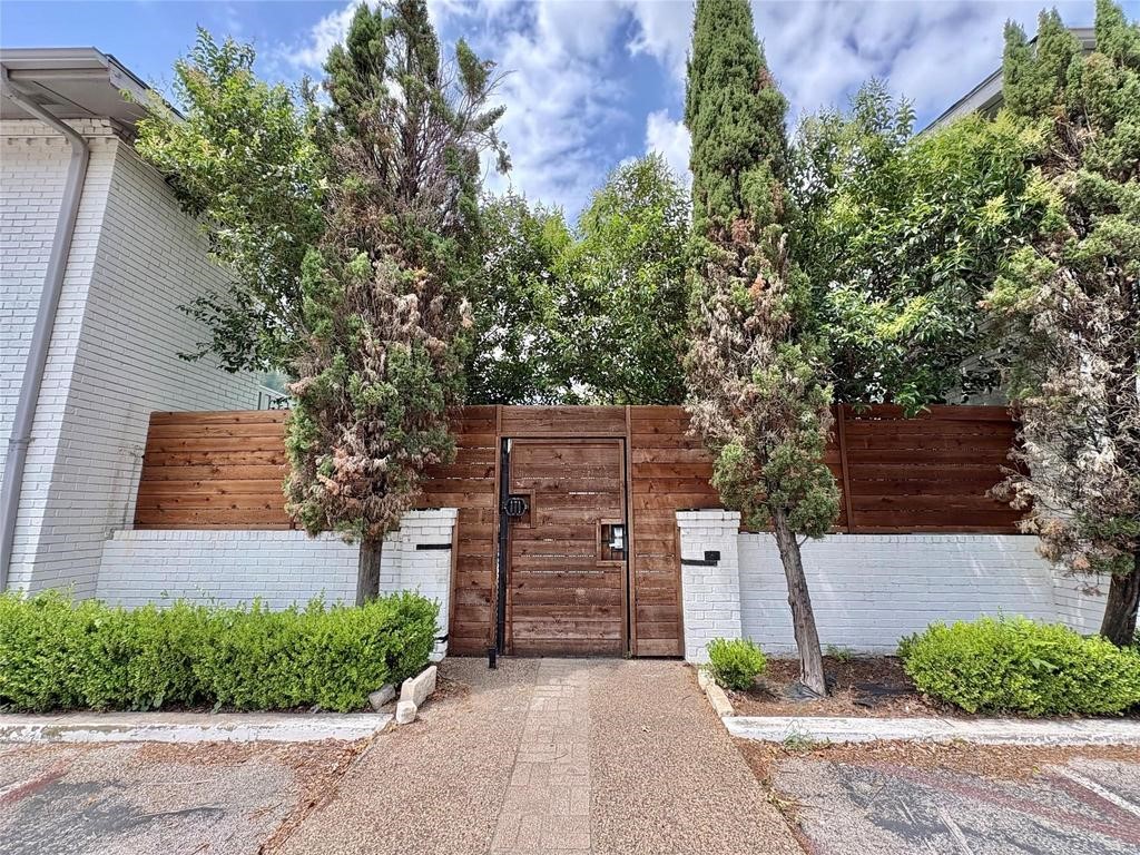 4347 Dickason Avenue 207 — photo