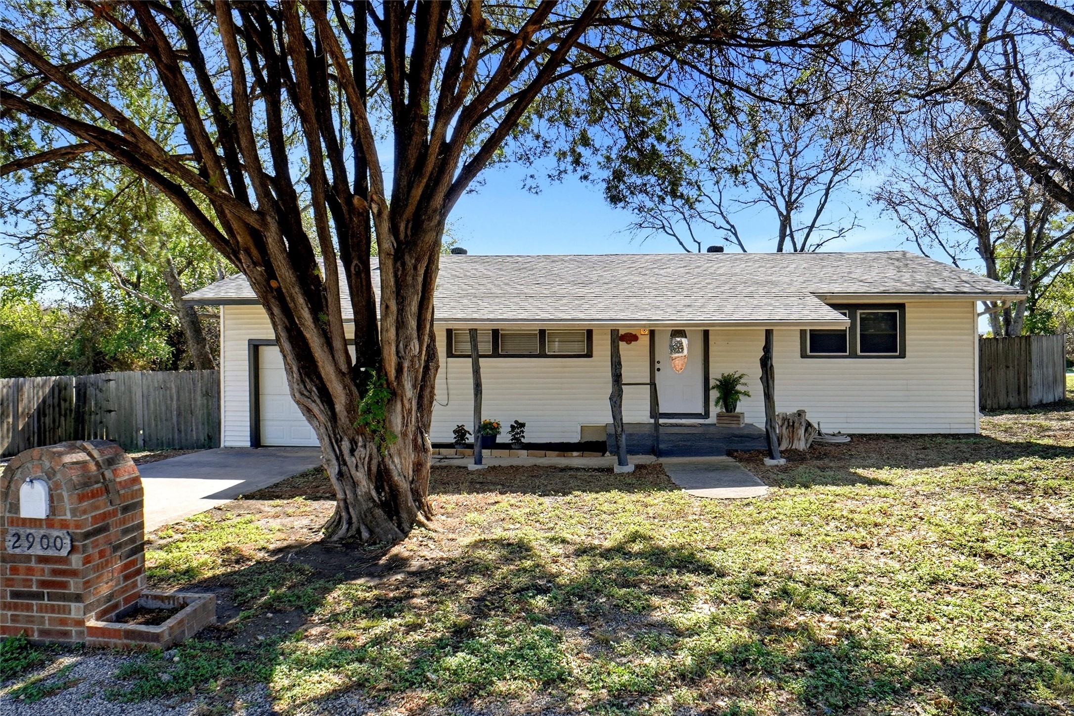 2900 Broadview Drive — photo