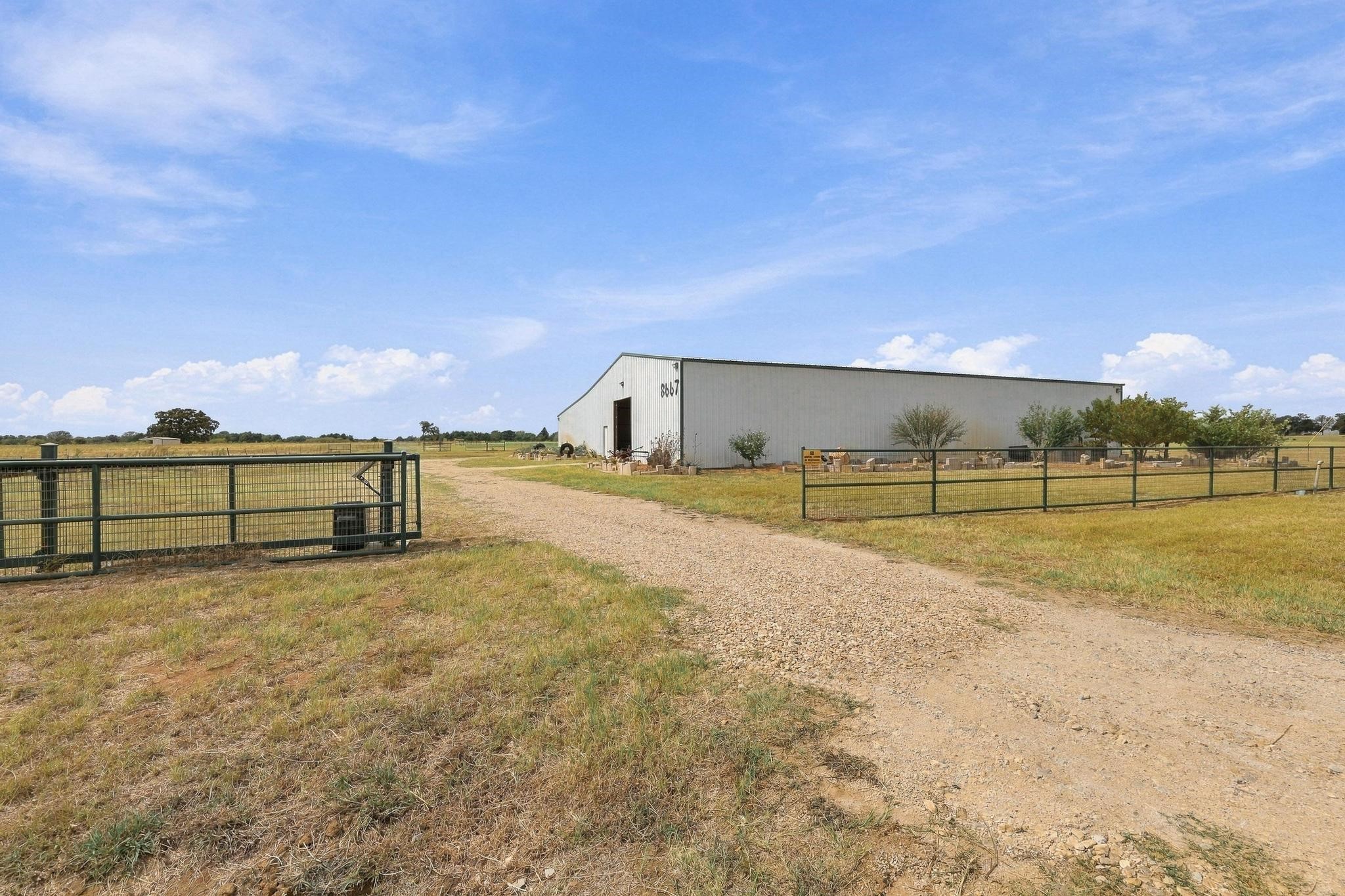 8667 US 377 — photo