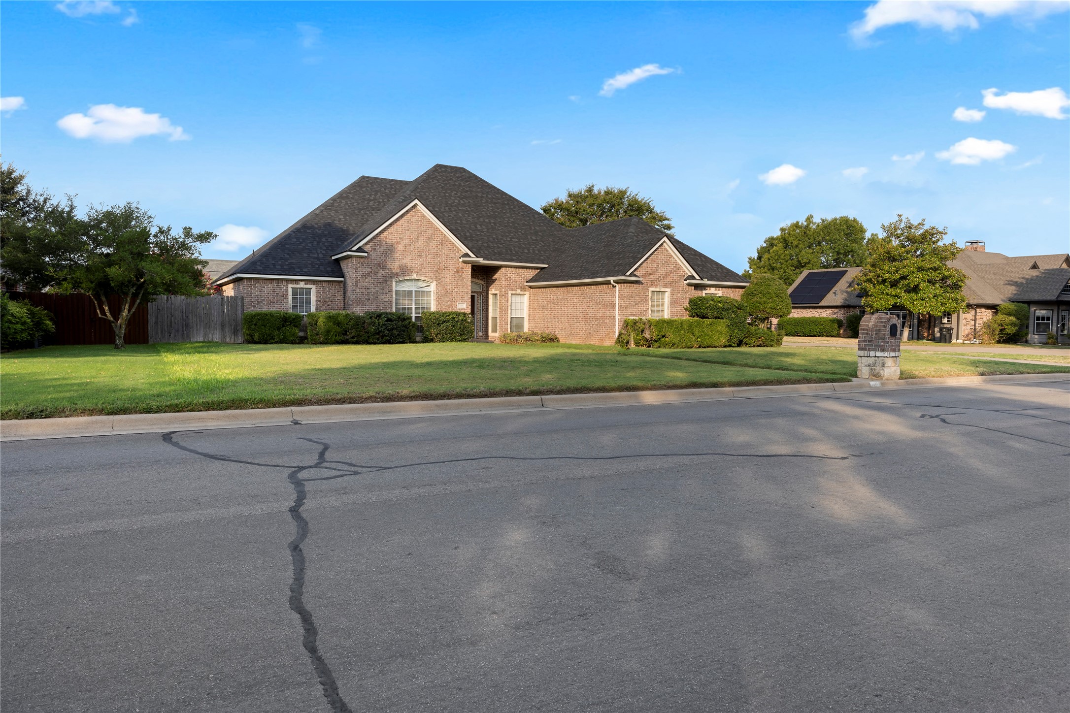 706 Meadowview, Cleburne, TX 76033 — photo 3