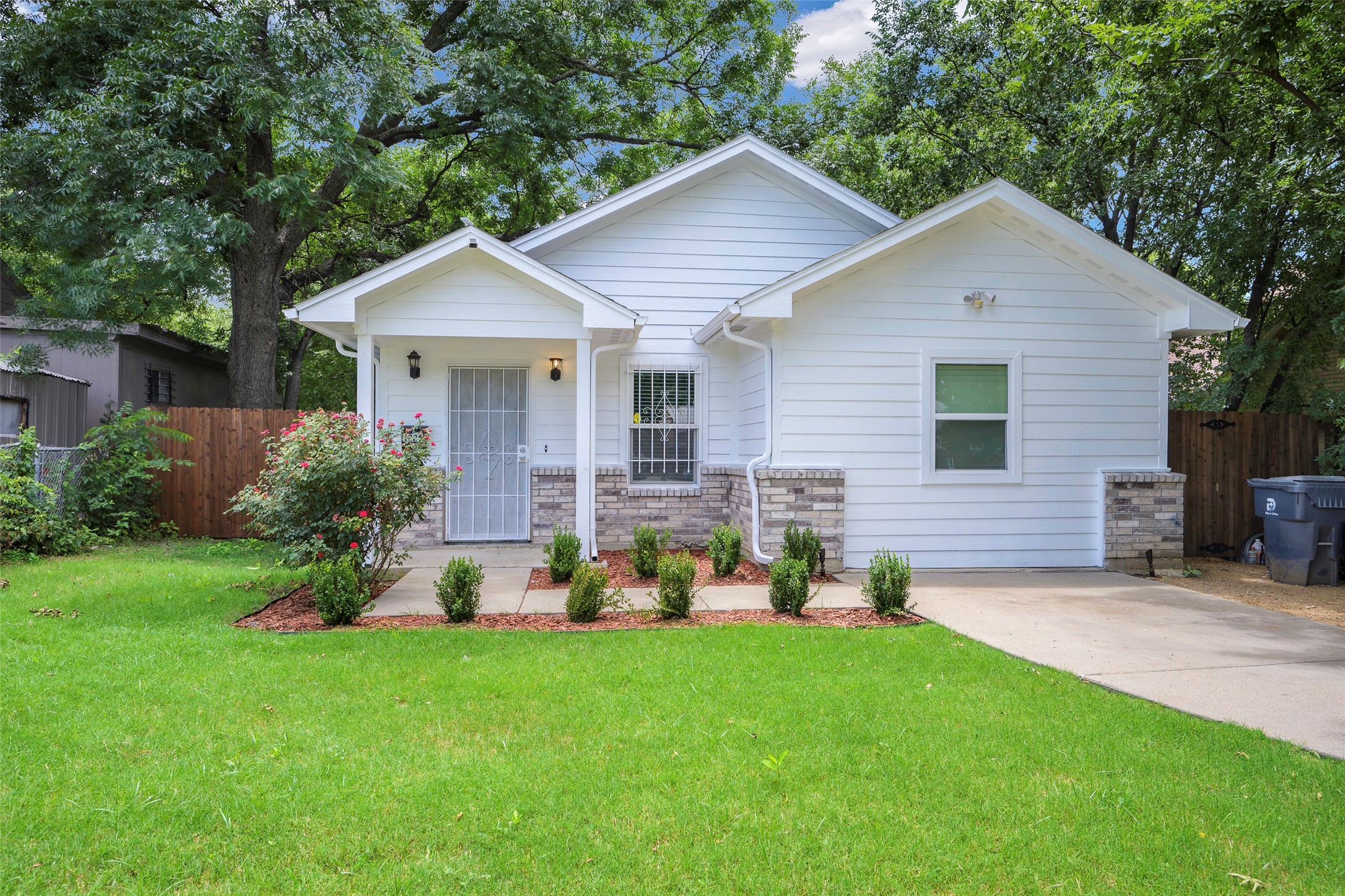 1226 E Woodin Boulevard — photo