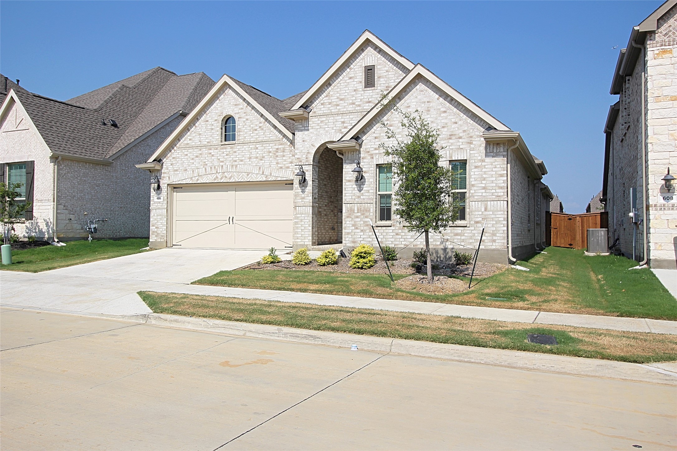 606 Artesian Drive — photo