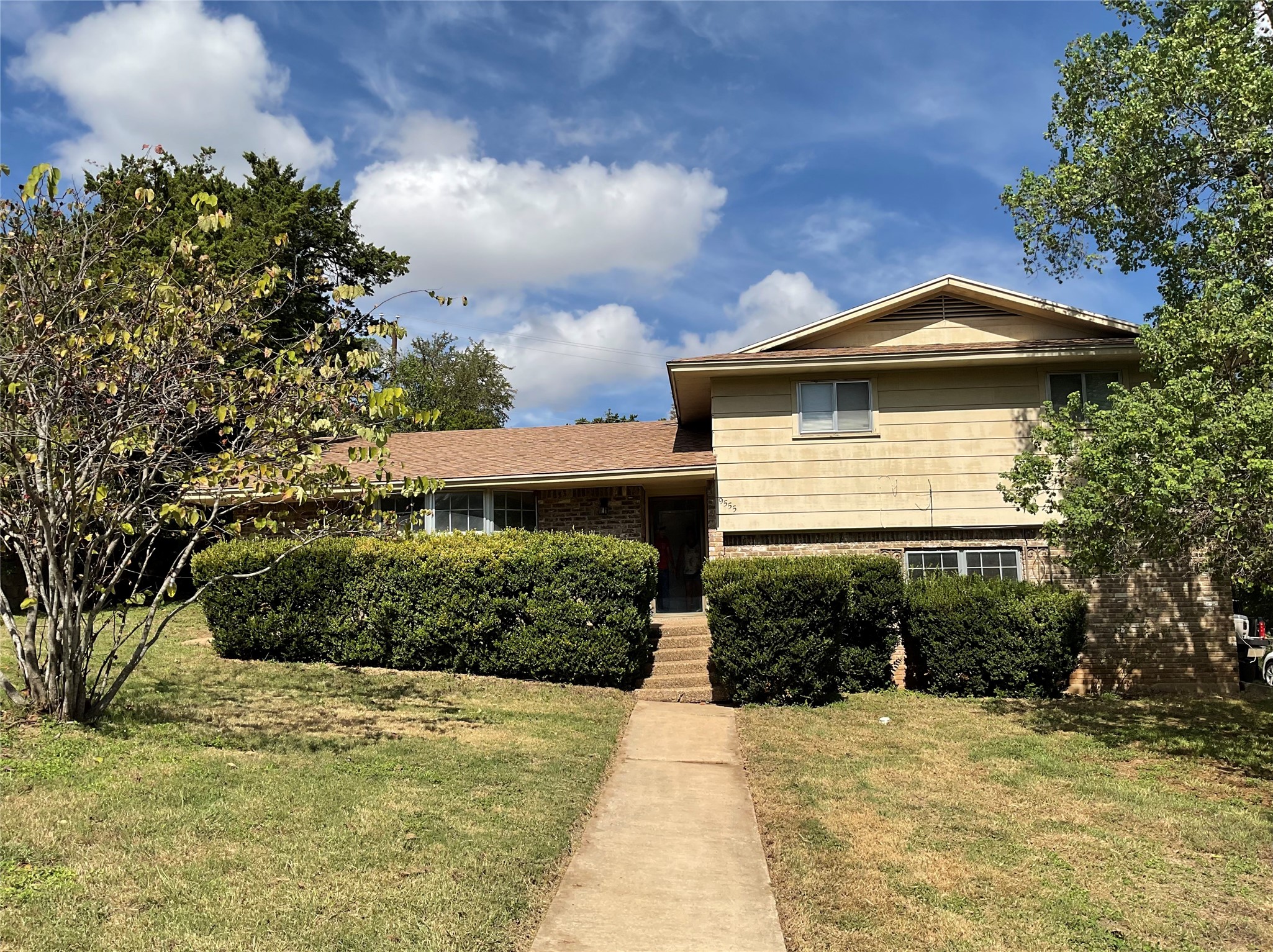 9555 Brookhollow Drive — photo