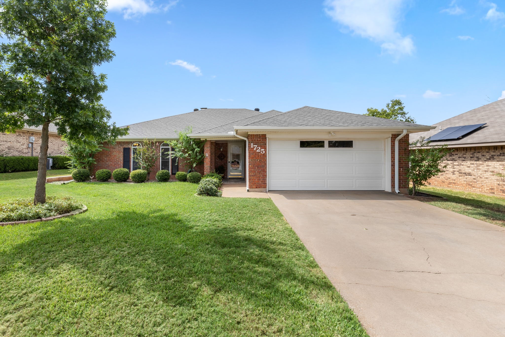 1725 Meadowcliff Drive — photo