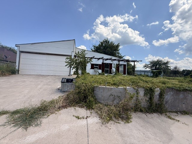 701 Shoreline Drive — photo
