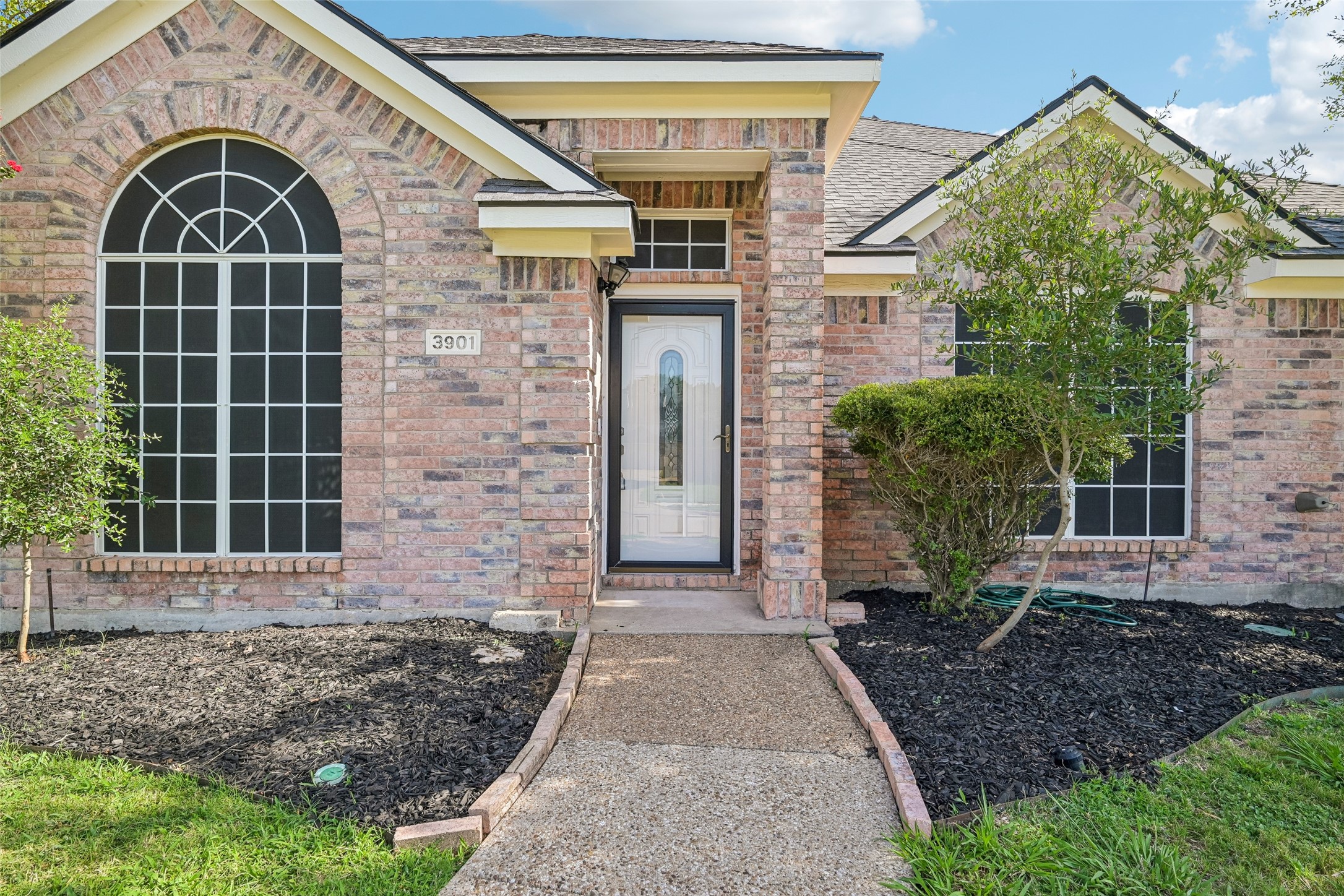 3901 Rolling Hills Drive — photo