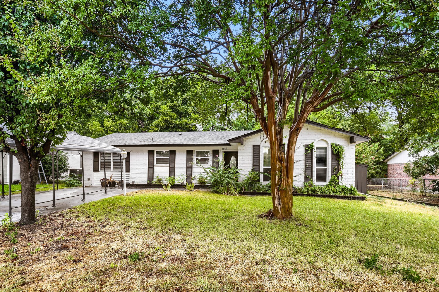 1669 Morrison Drive — photo