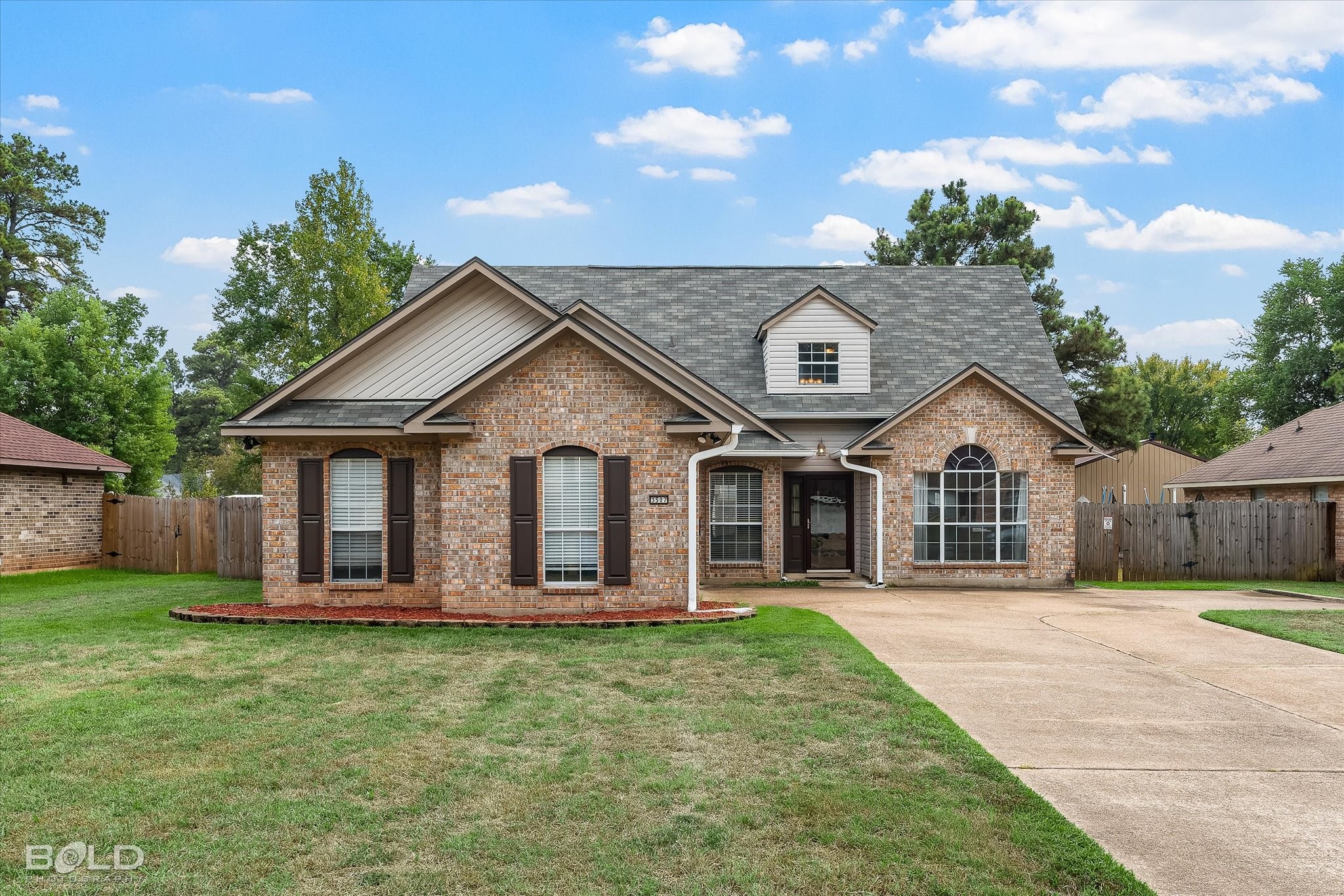 3507 Woodleaf Drive — photo