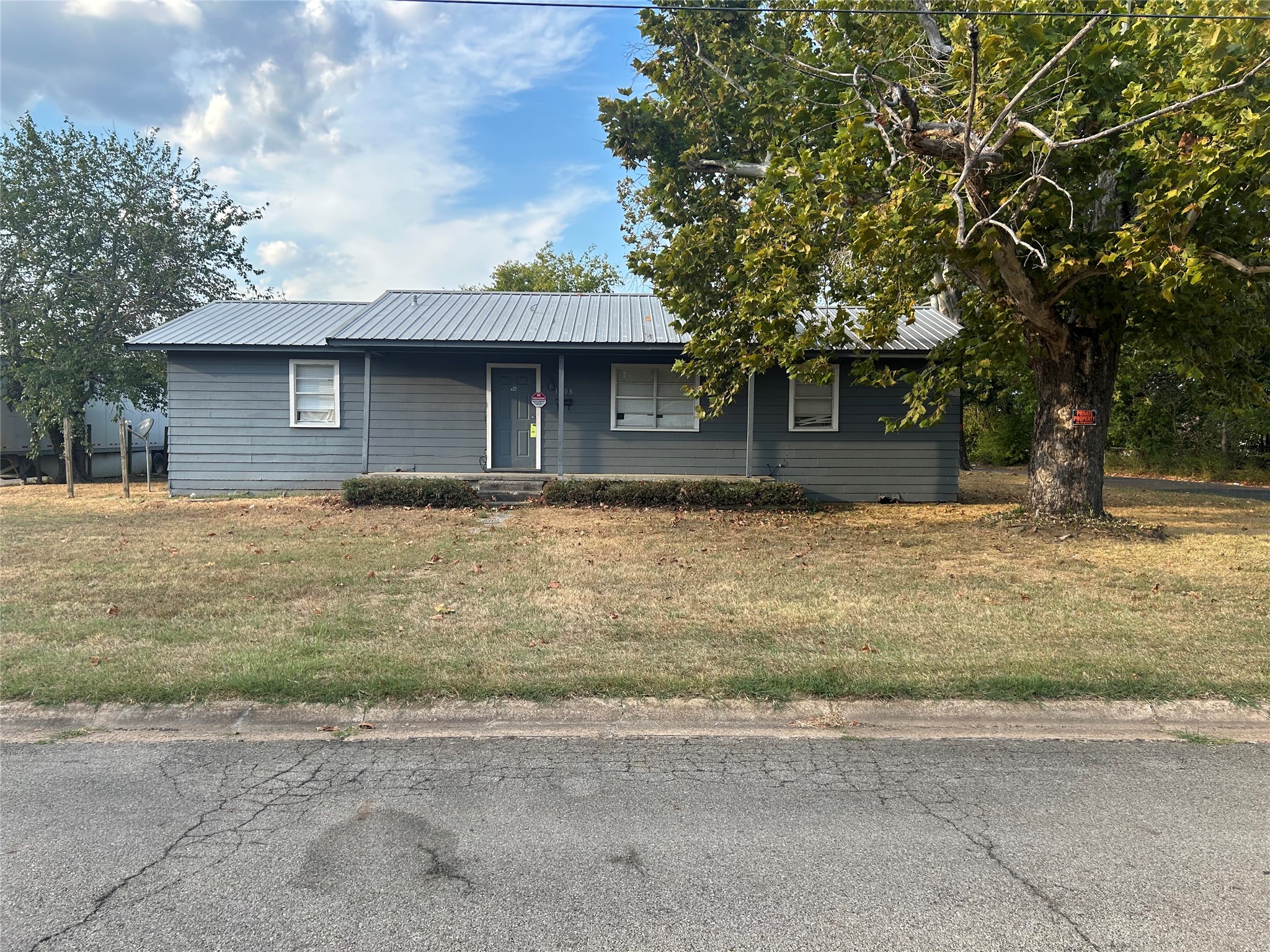 1608 W Kaufman Street — photo