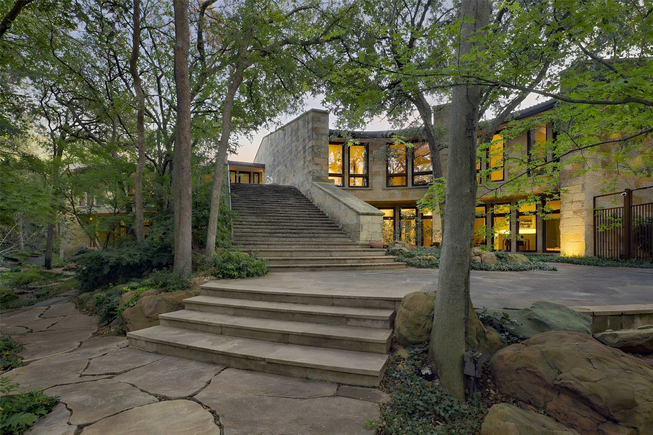 5110 Park Lane — photo