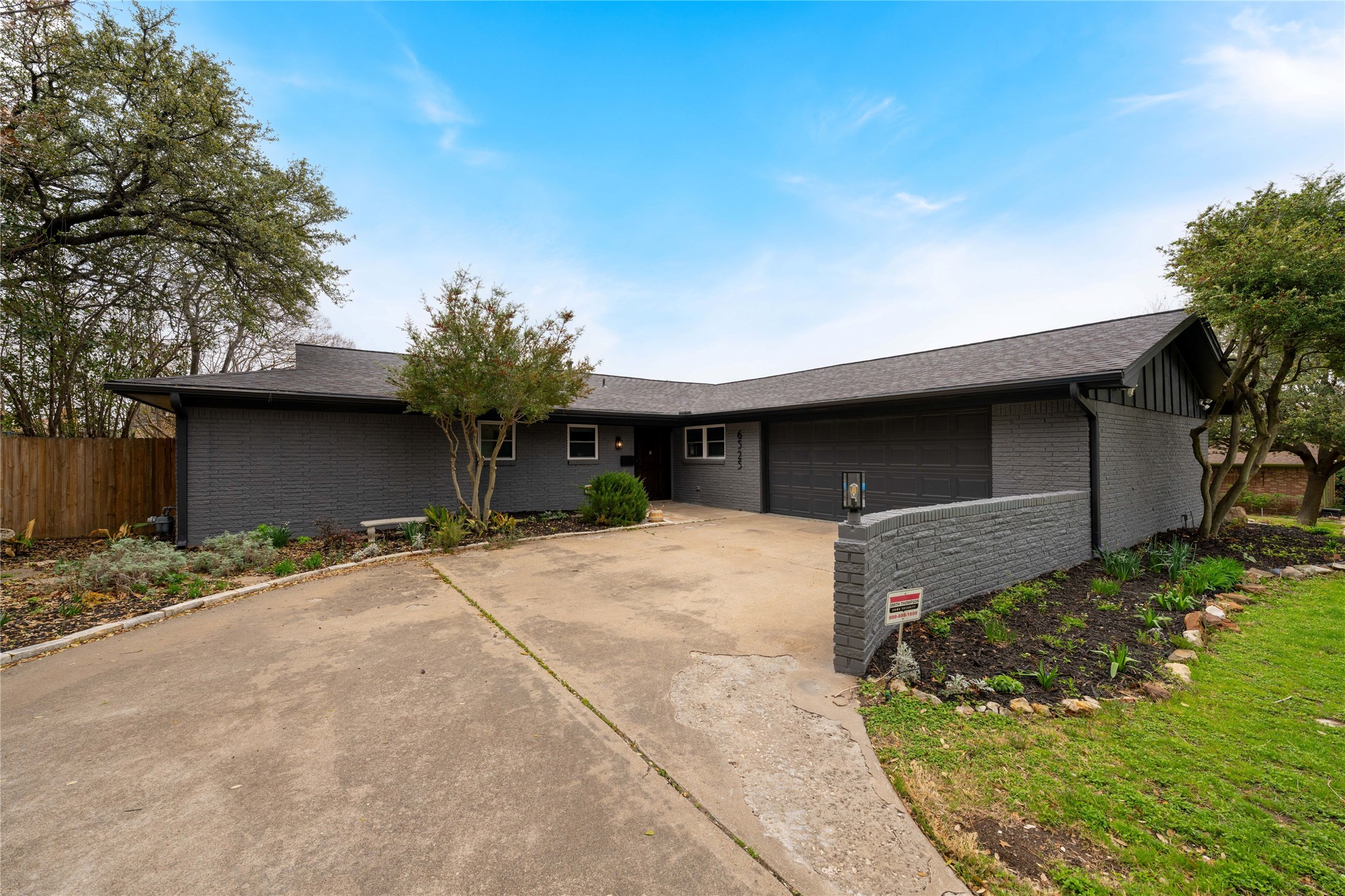 6525 Dakar Road — photo