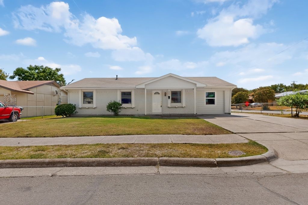 3204 Pacesetter Drive — photo