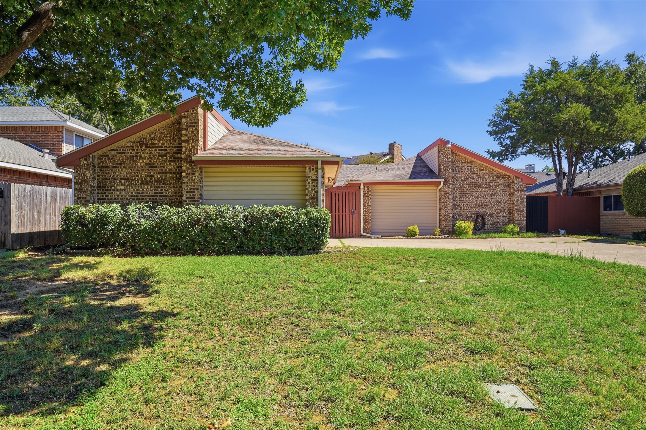 2405 Amber Hill Lane — photo