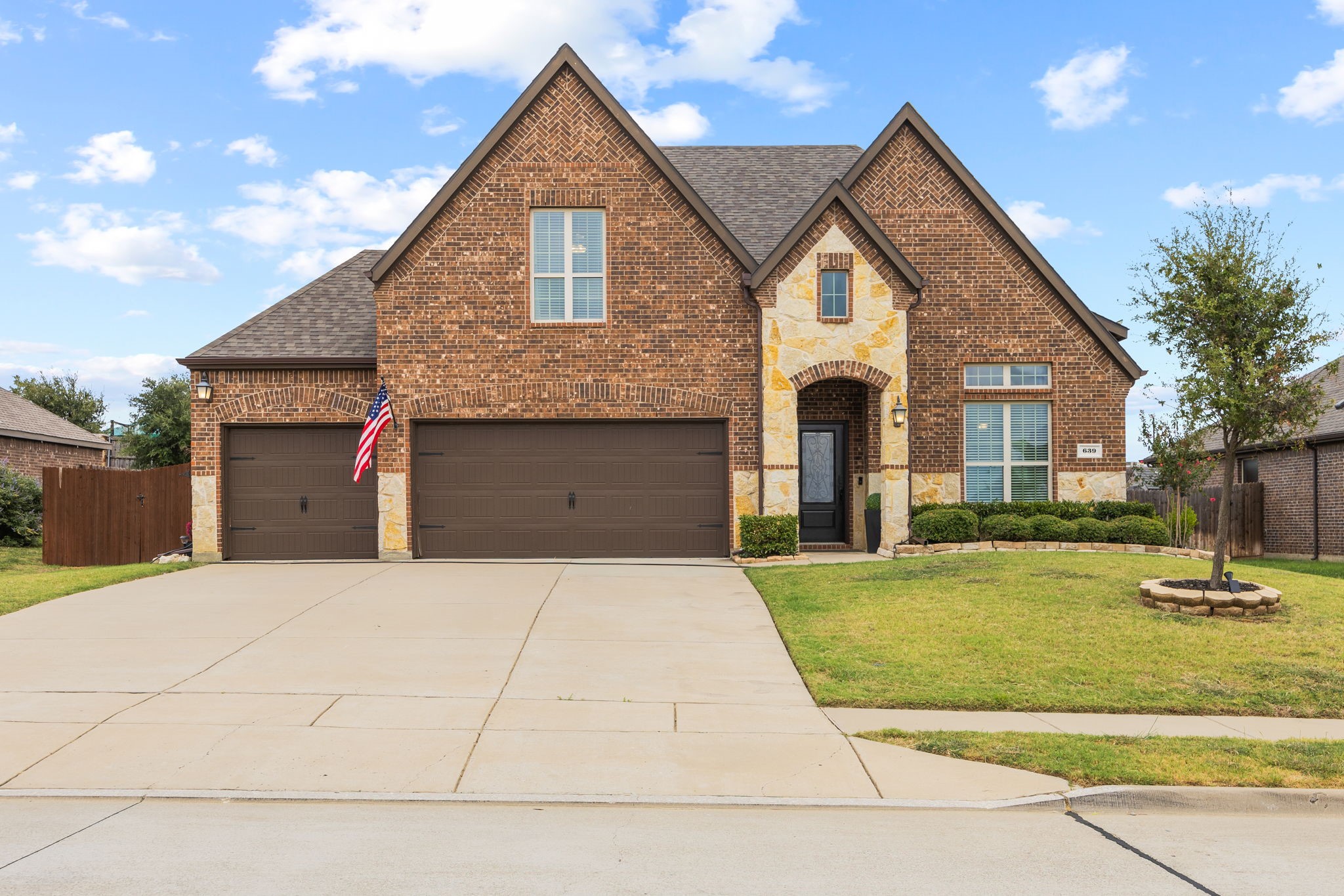 639 Woodridge Drive — photo