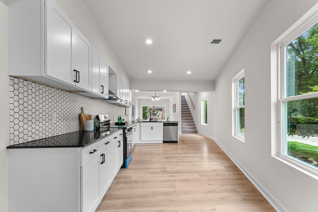 2428 Saint Clair Drive — photo