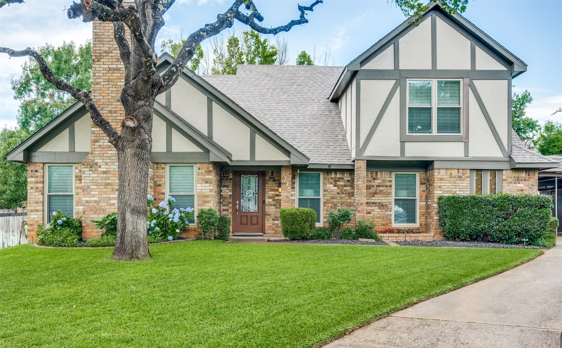 5725 Trails Edge Court — photo