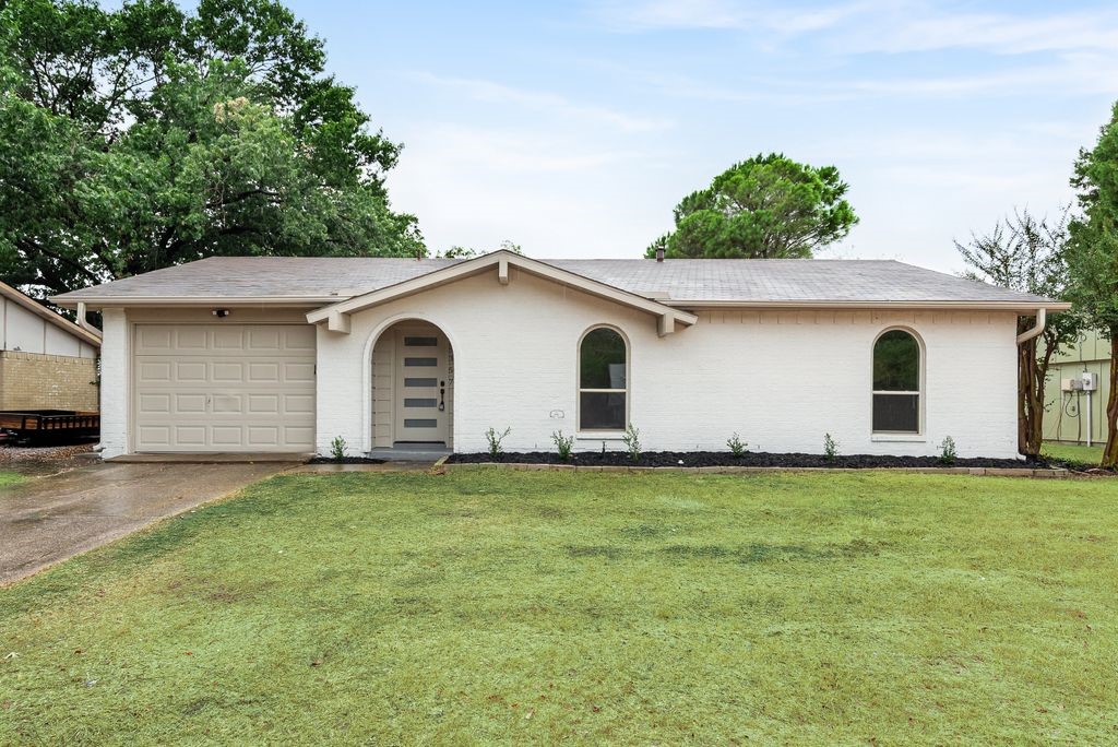 3357 Nottingham Lane — photo