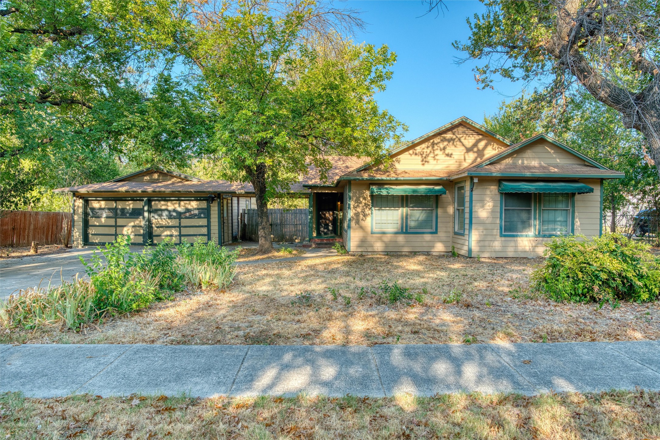 3233 Jane Lane — photo
