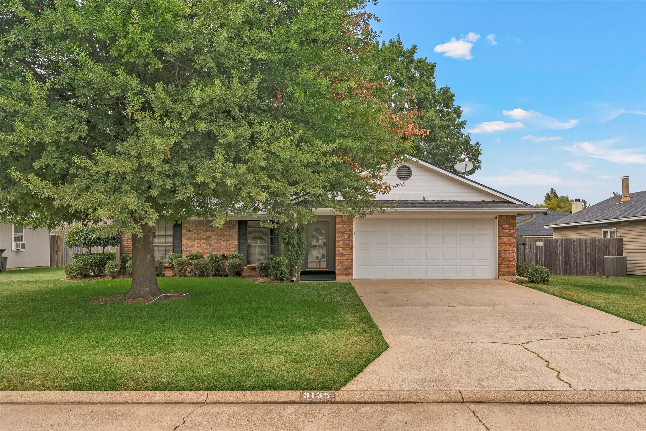 3135 Le Oaks Drive — photo