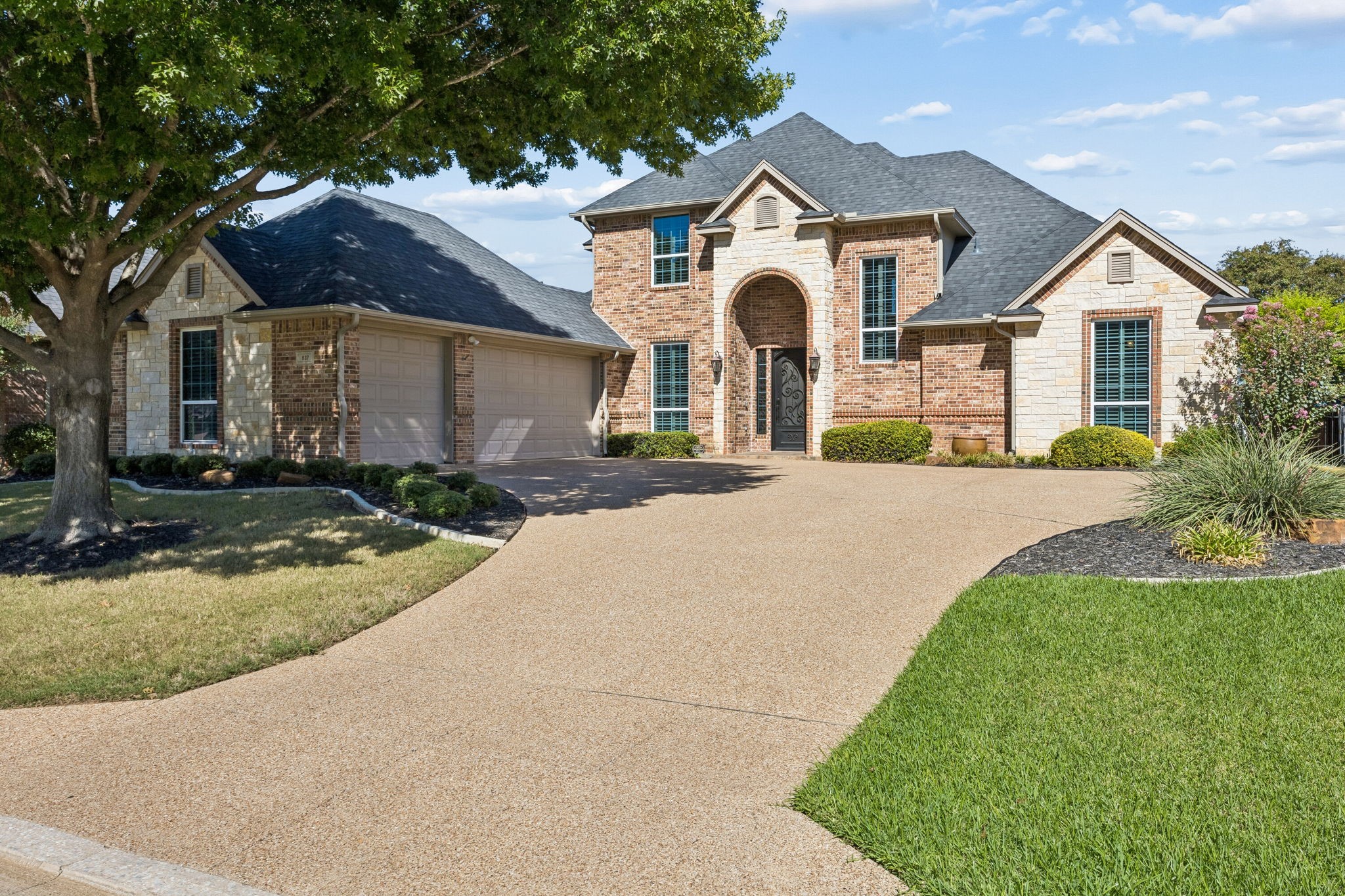 837 Thomas Crossing Drive — photo
