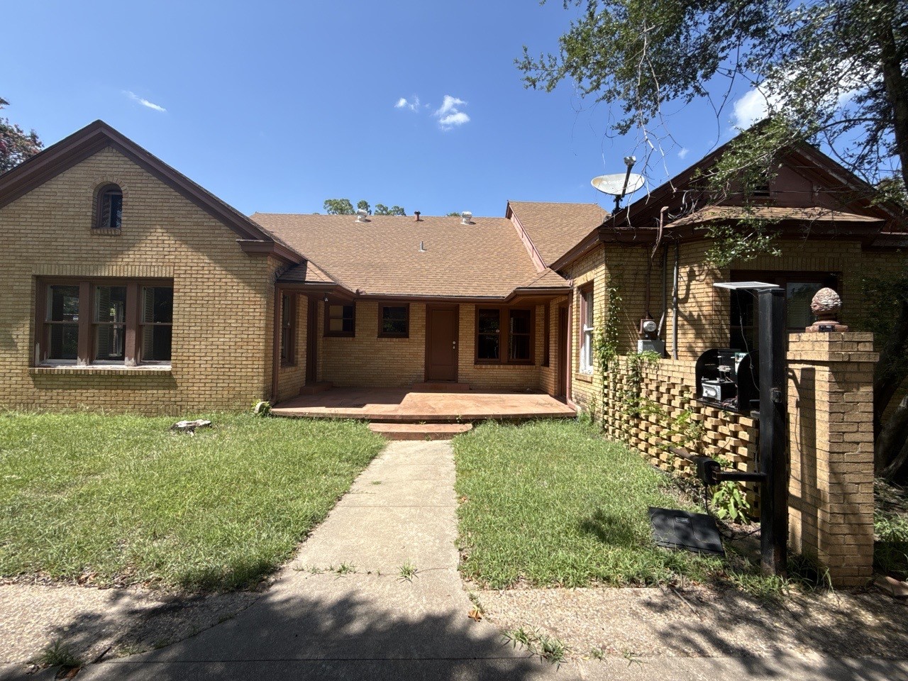 216 S Prairieville Street — photo