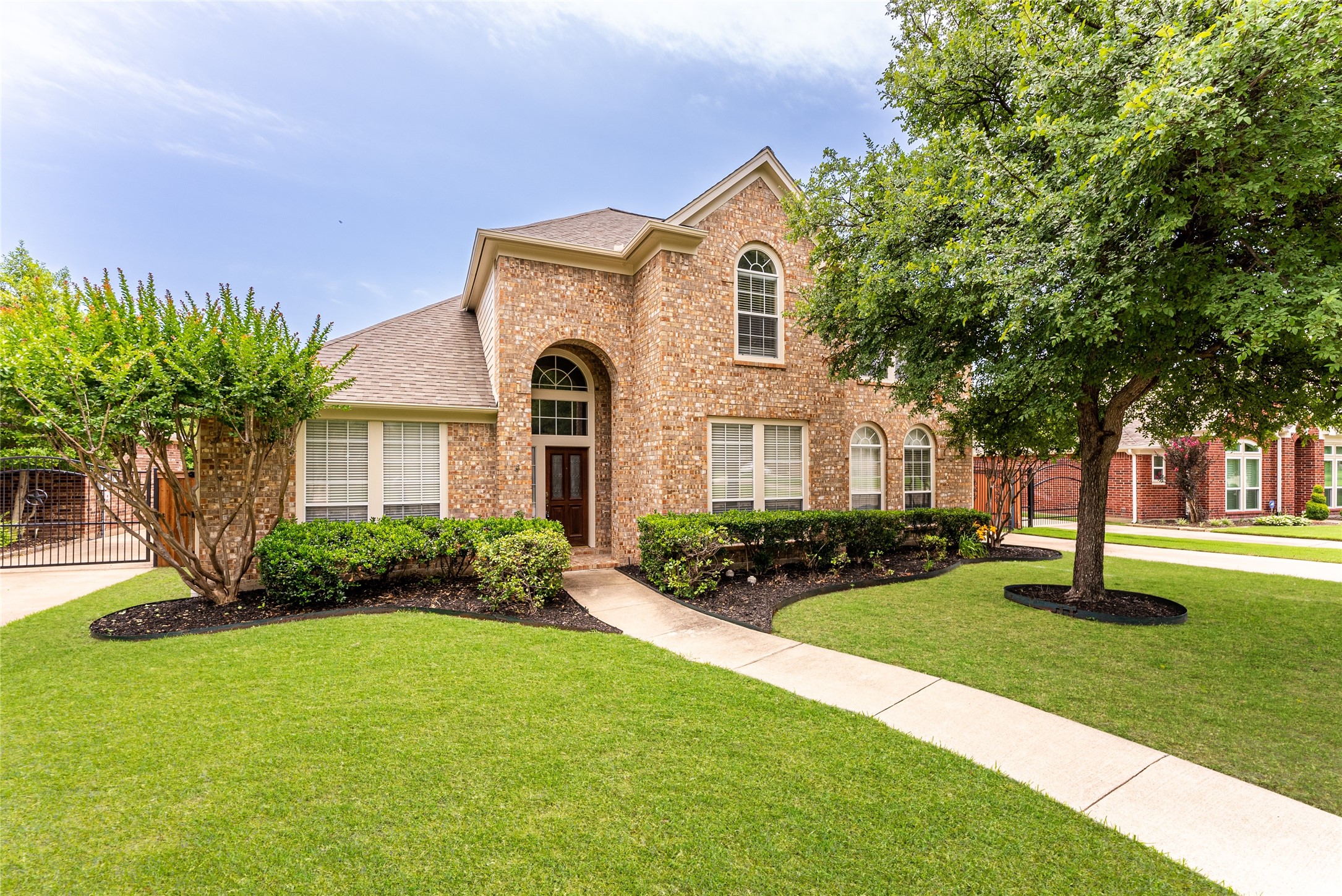 922 Creekbend Drive — photo