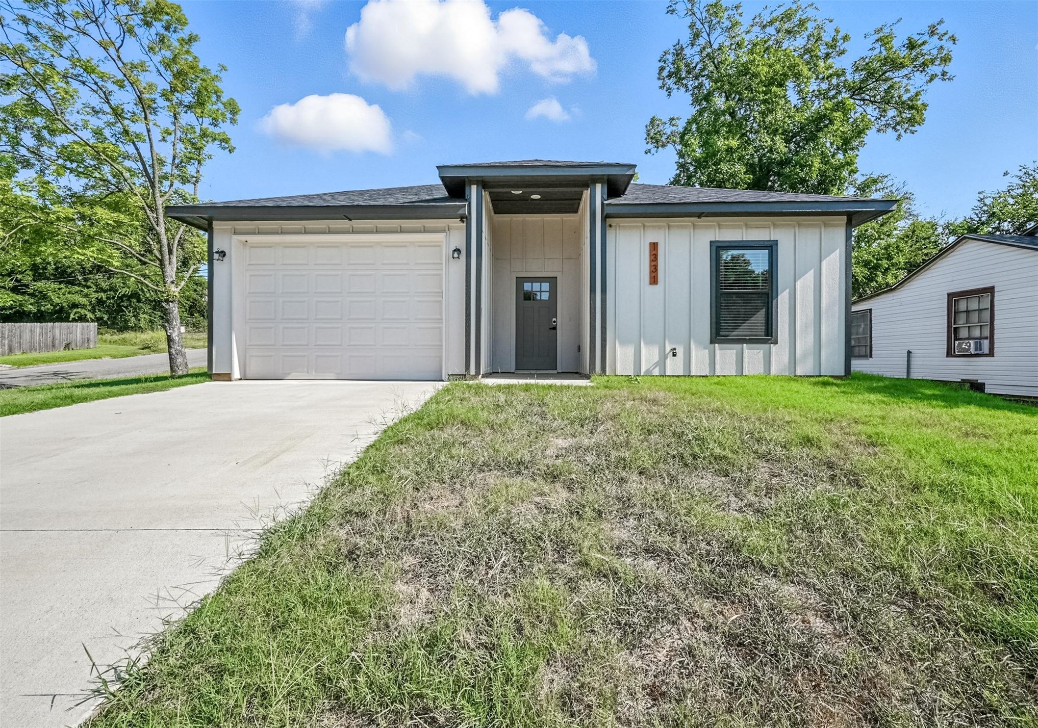 1331 W Crawford Street — photo
