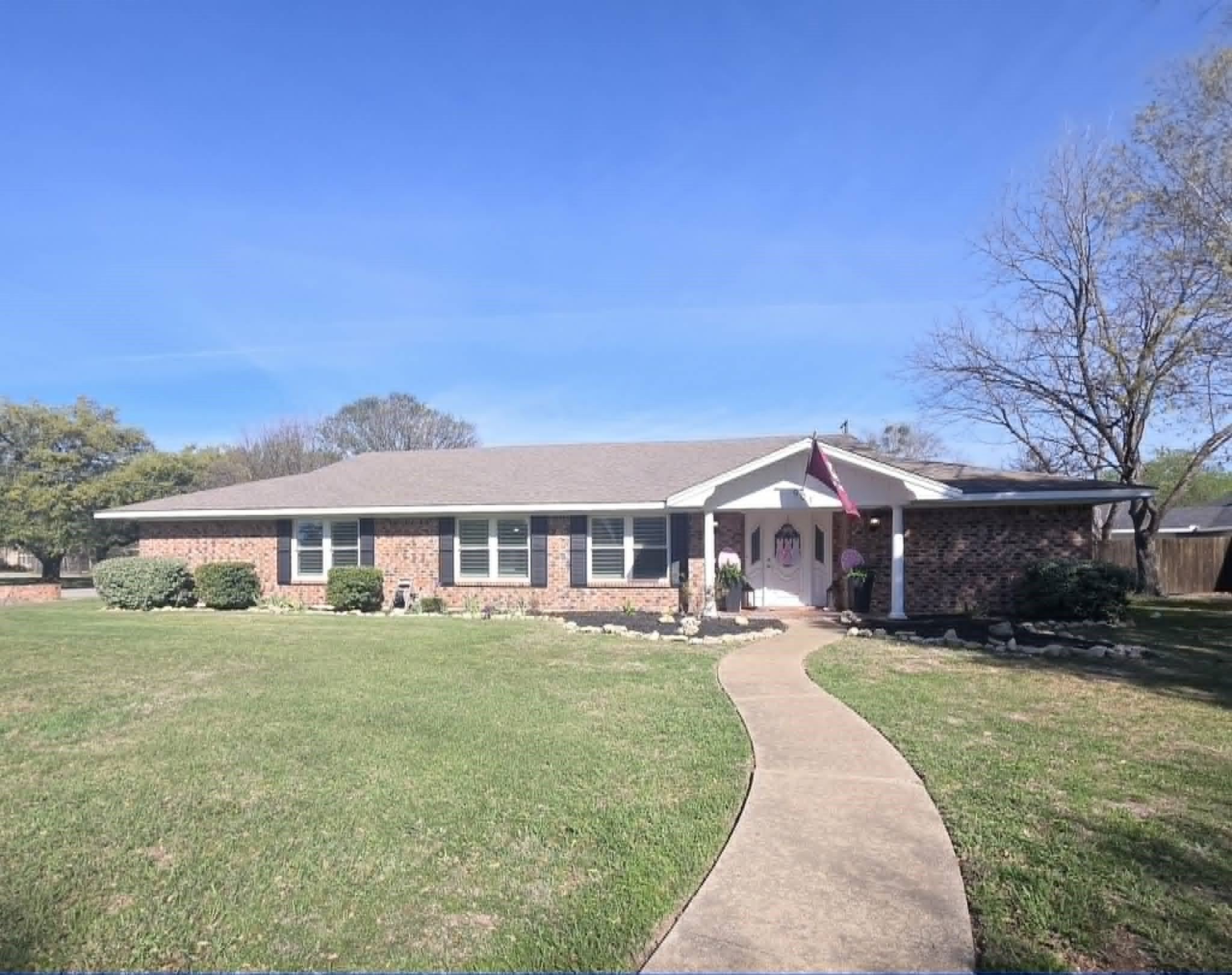901 Hillandale Street — photo