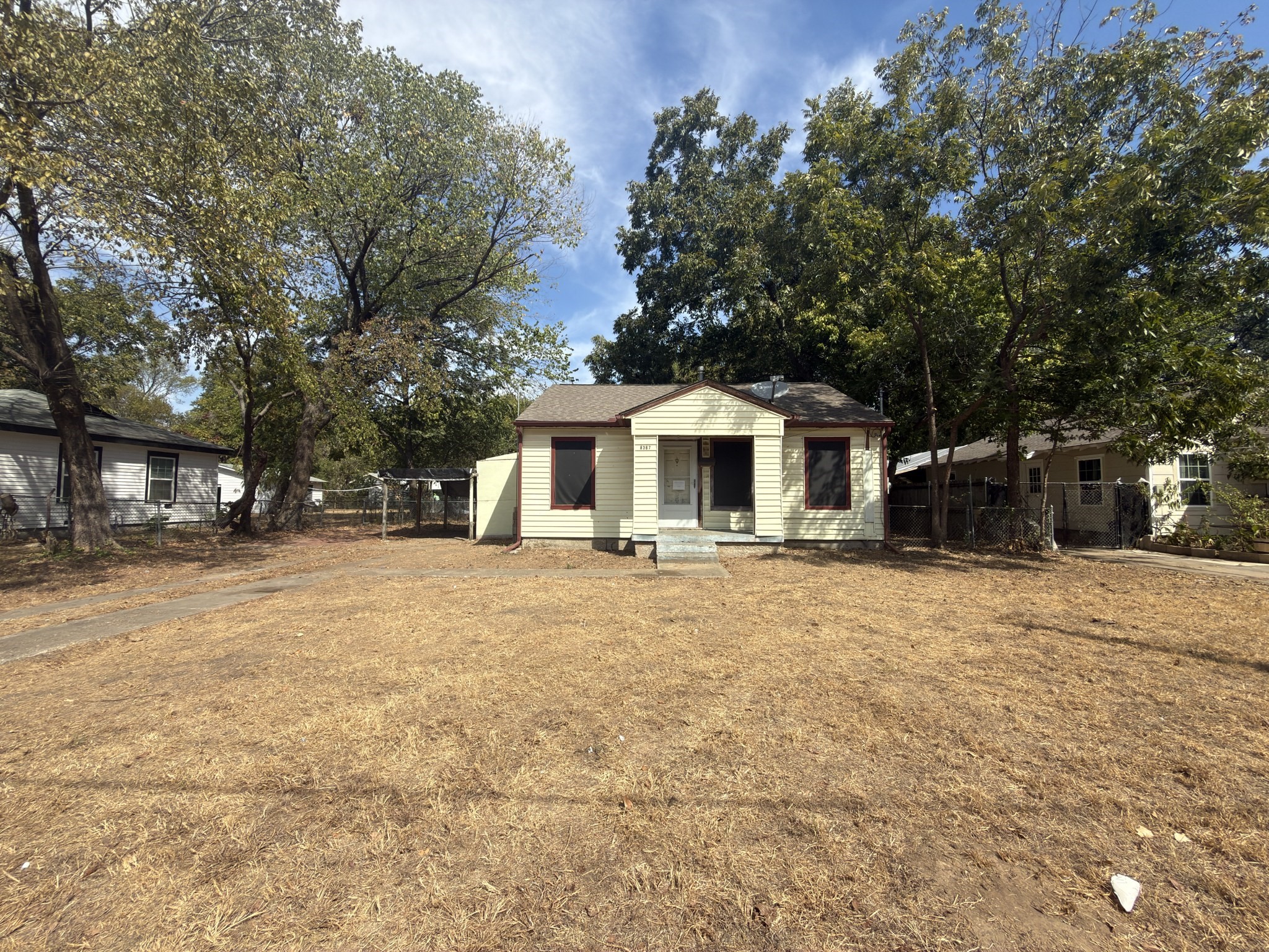 8367 Transit Street — photo