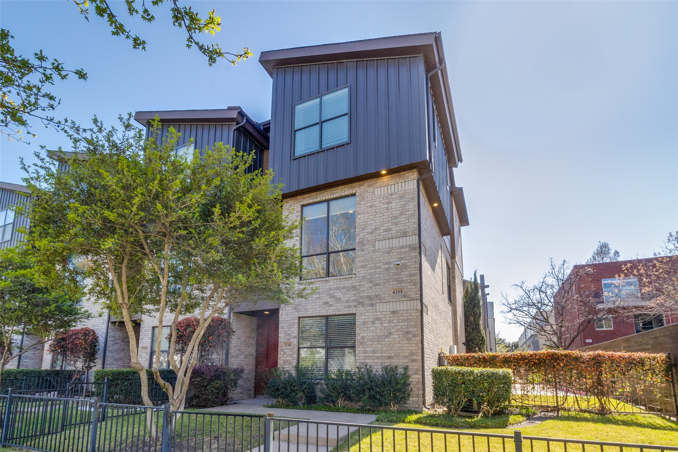 4211 Rawlins Street Unit 530 — photo