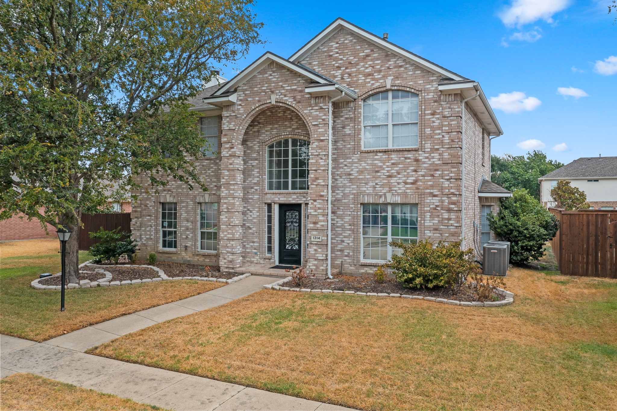 1314 Kenshire Court — photo