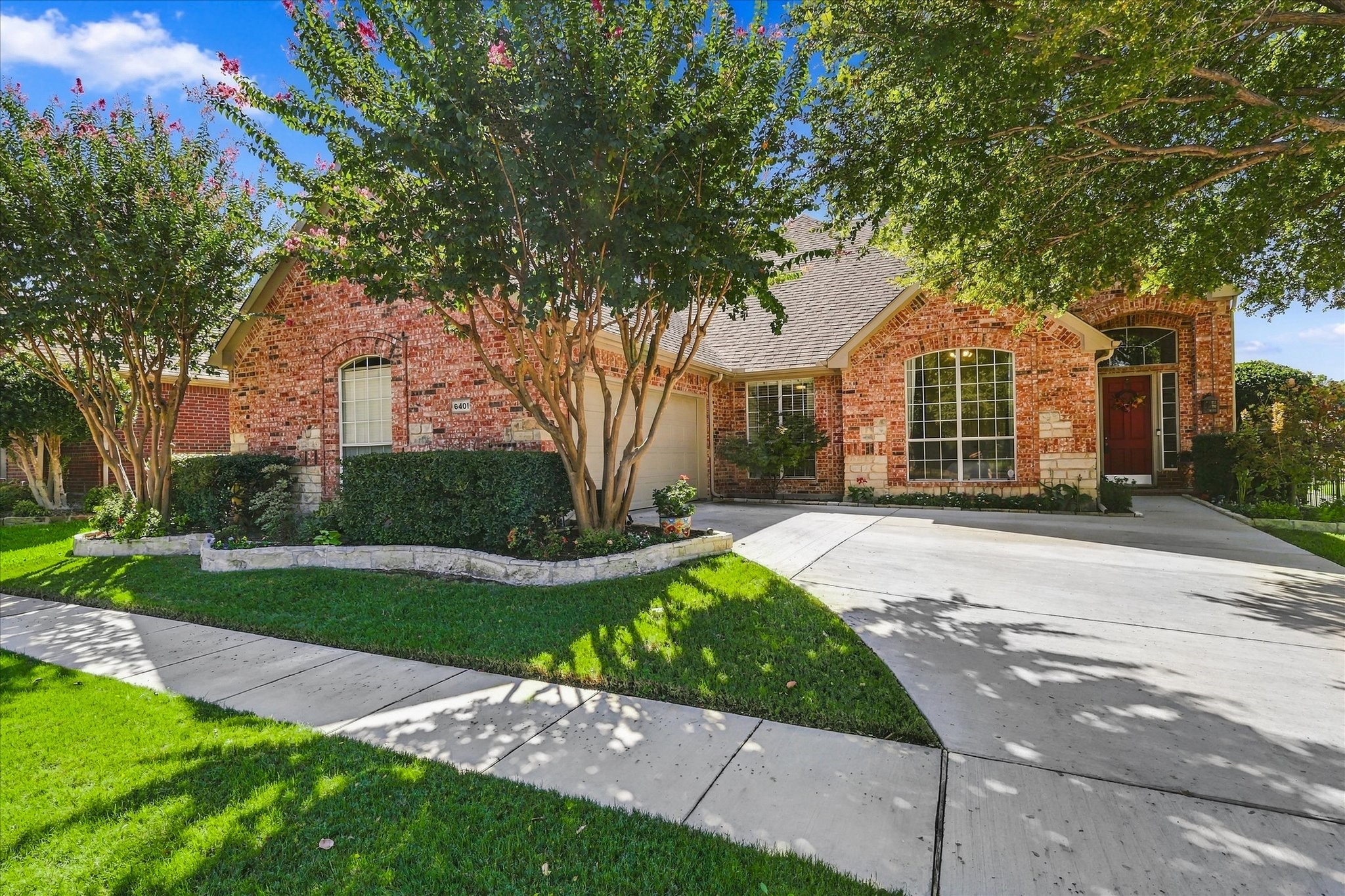 6401 Hampton Court — photo