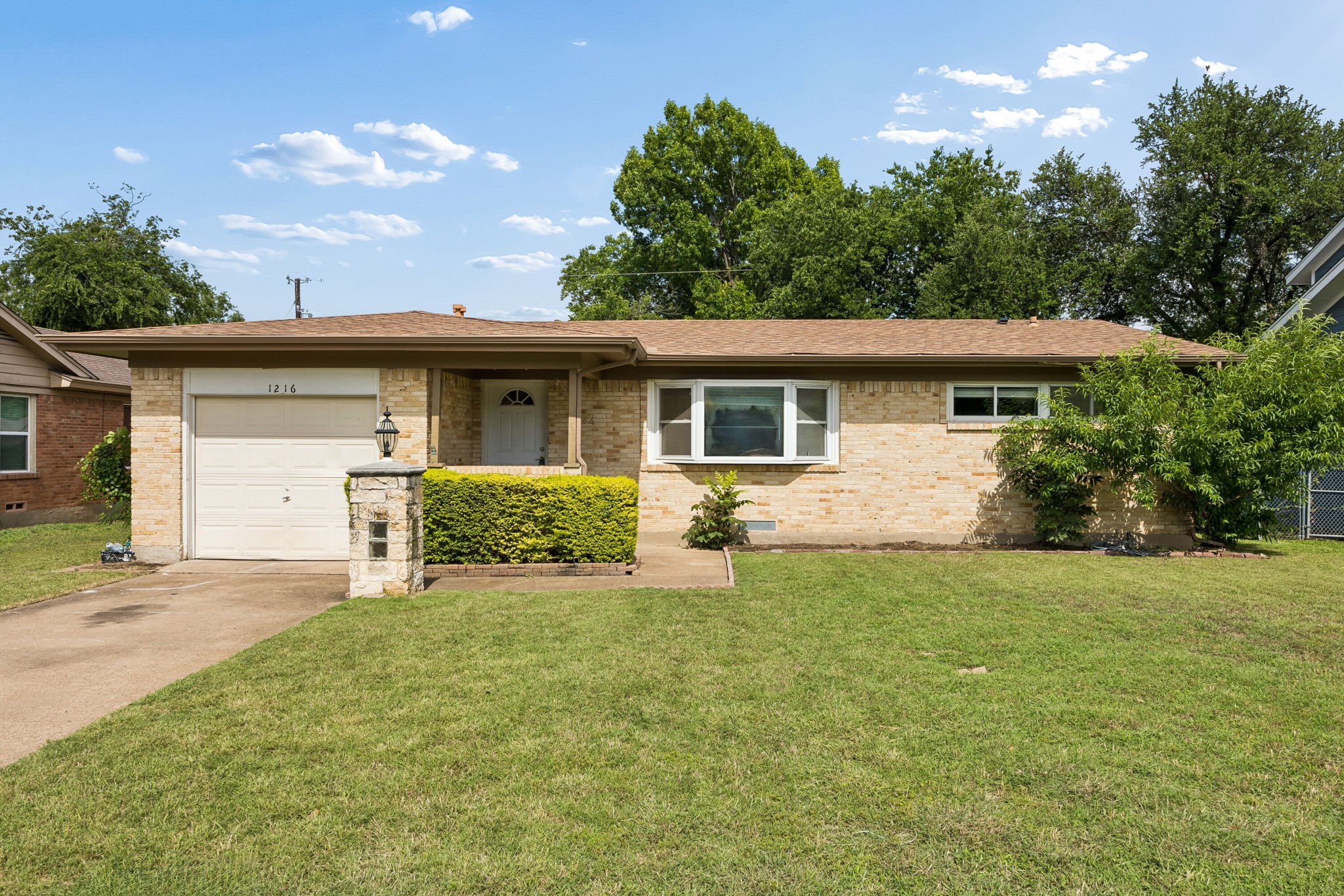 1216 Bluebird Lane — photo