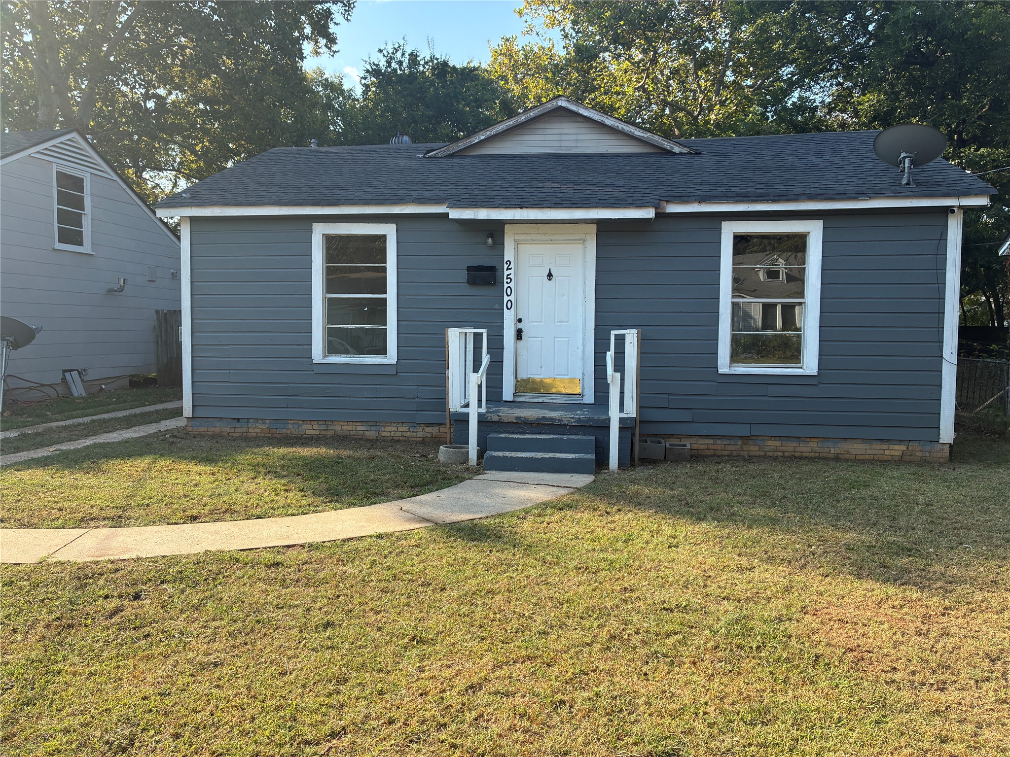 2500 Broadway Drive — photo