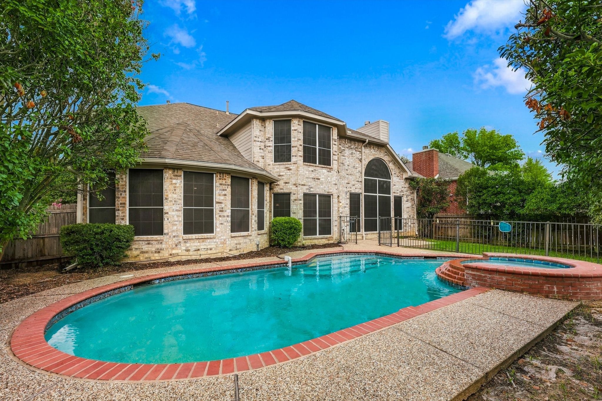 2412 Clearwood Lane — photo