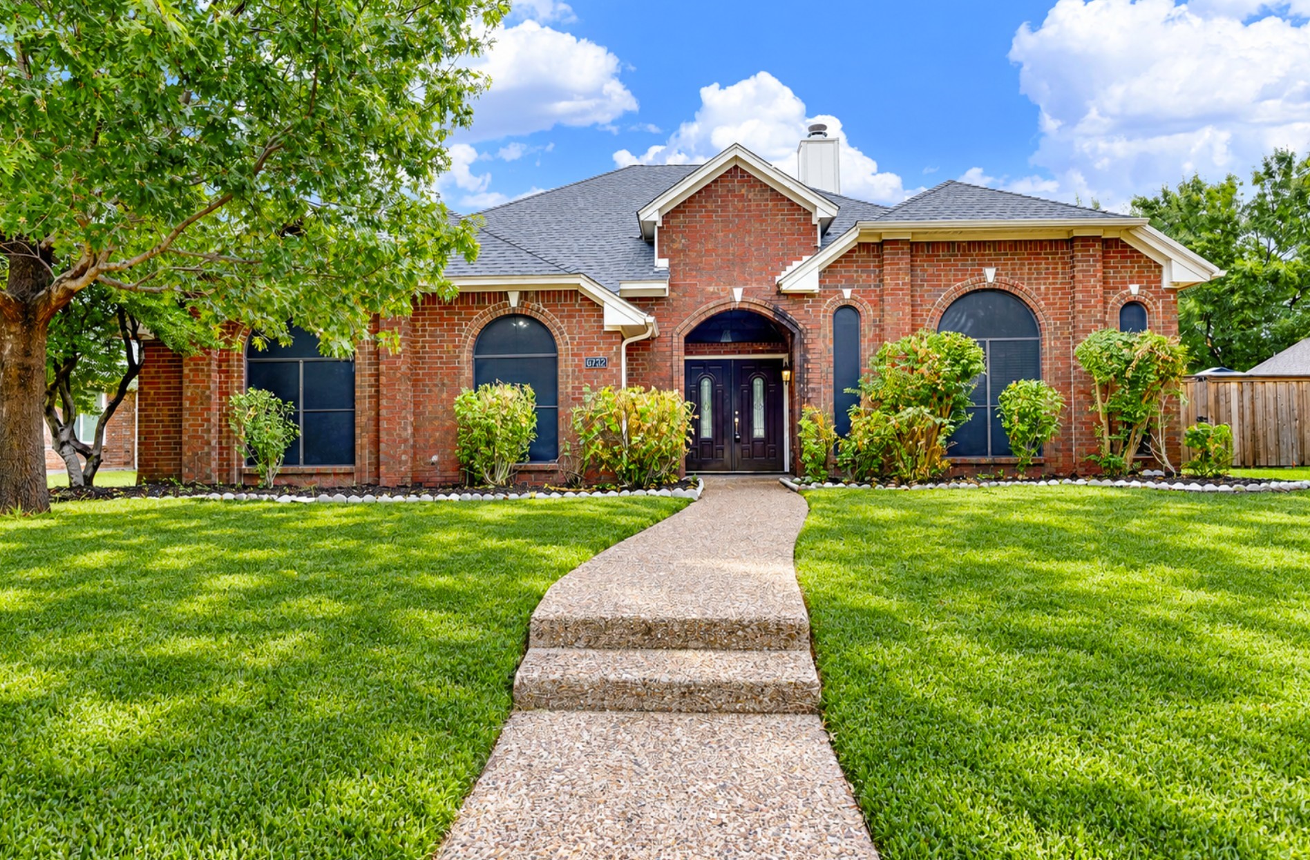 6732 Coach House Lane — photo