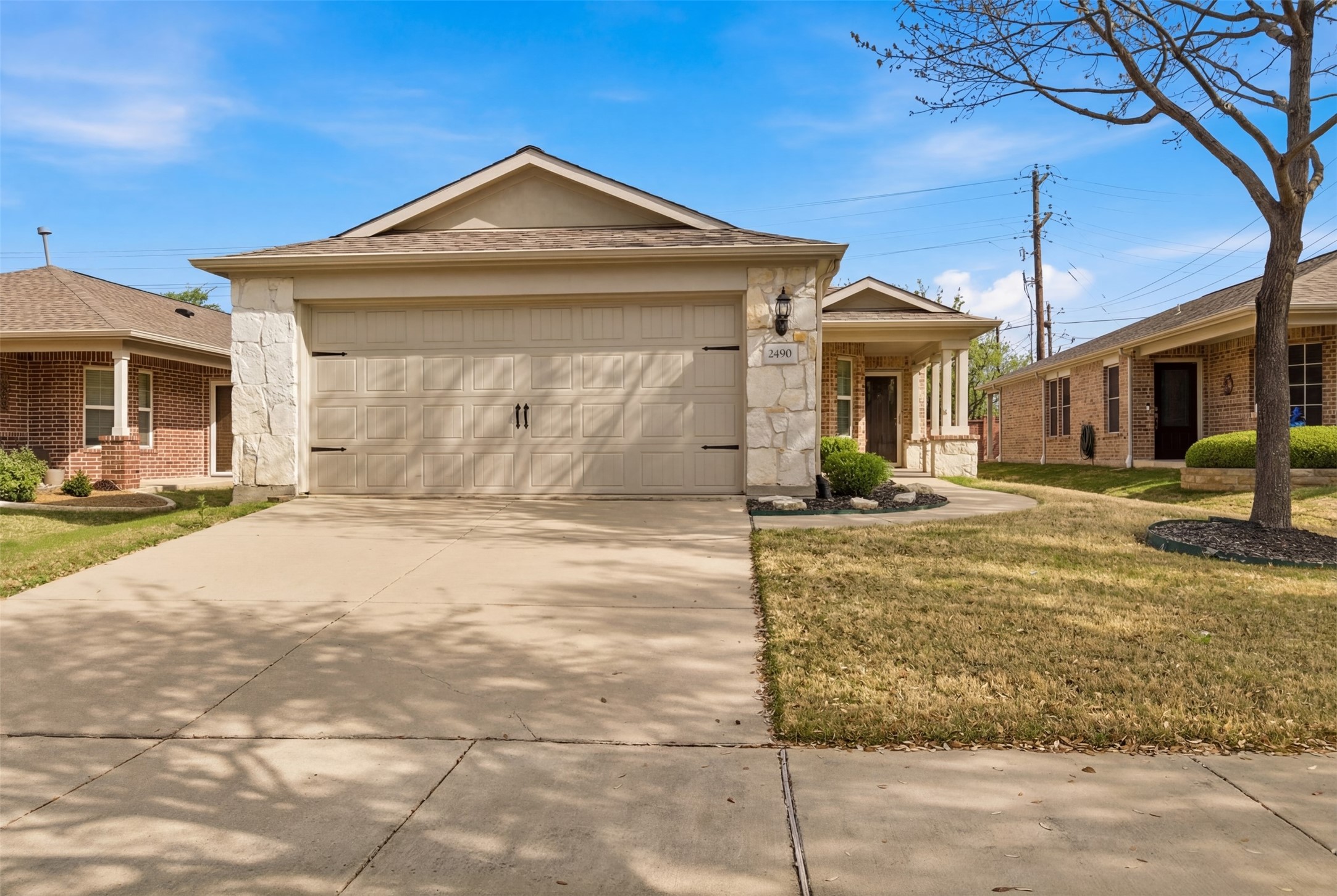 2490 Honeybee Lane — photo