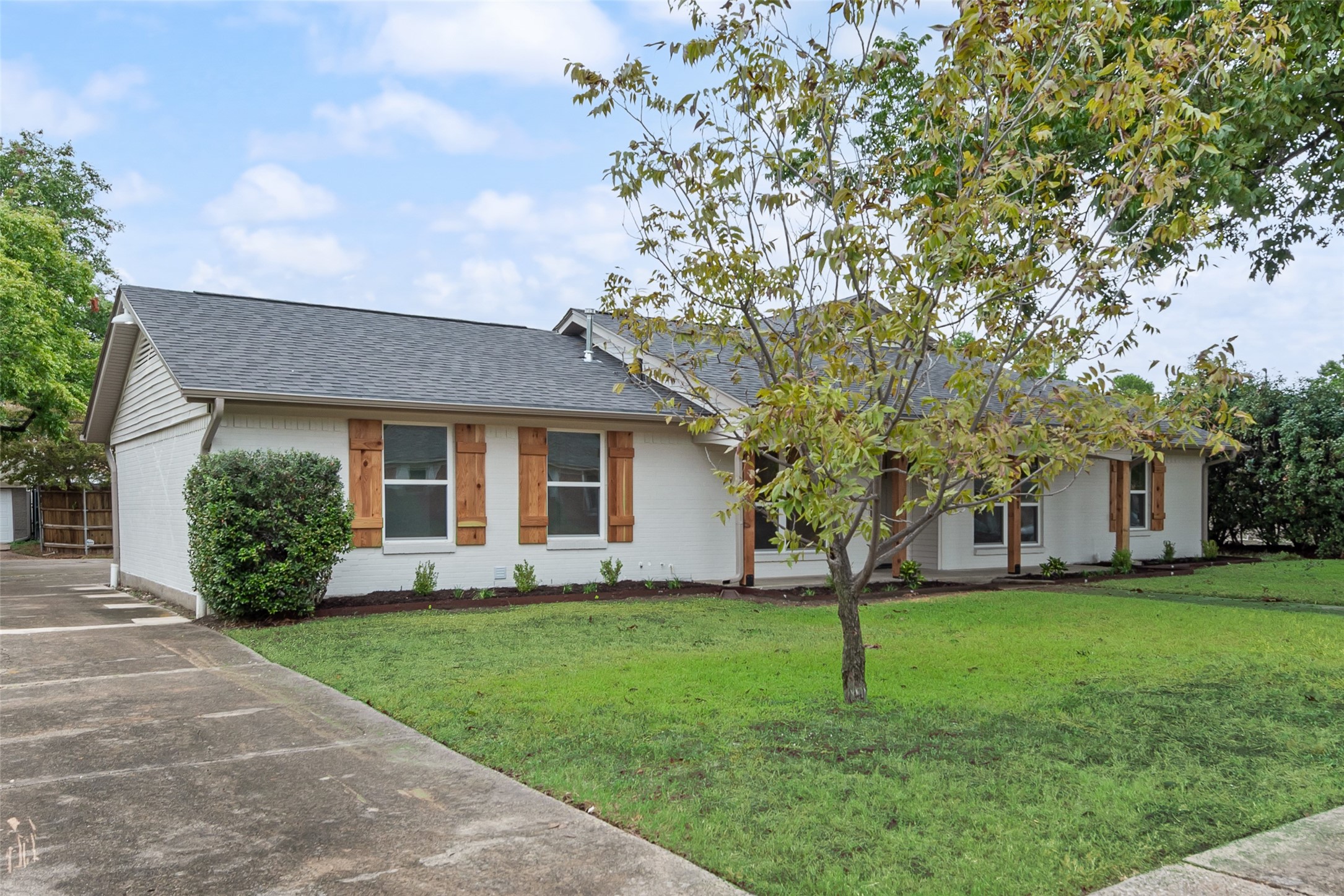 3431 Cloverdale Lane — photo