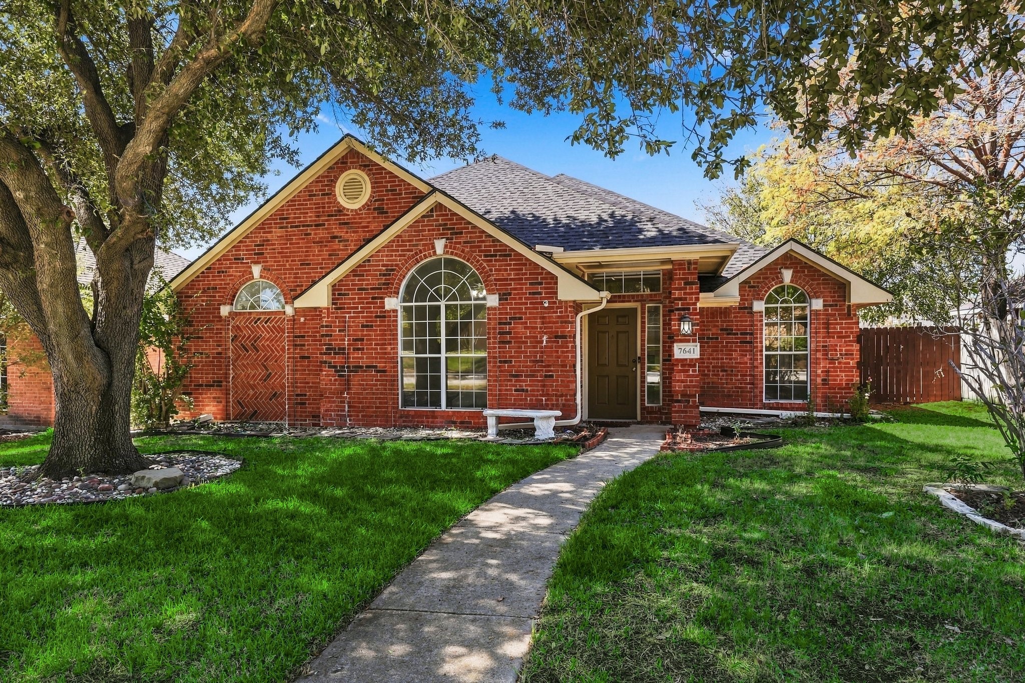 7641 King Arthur Road — photo