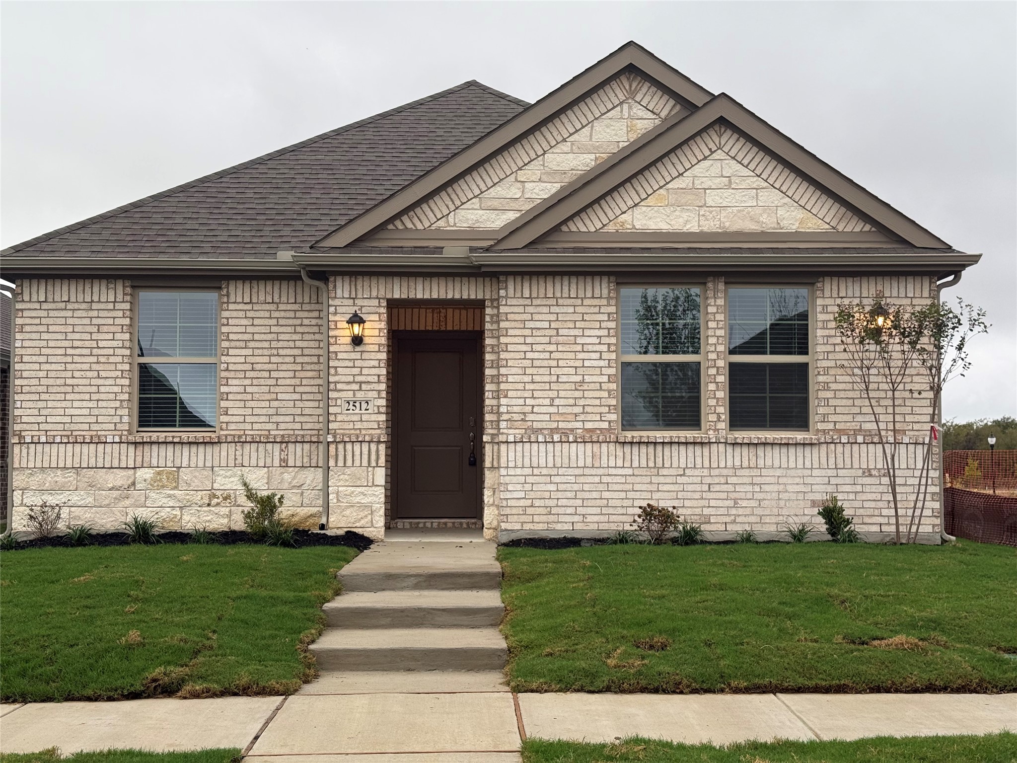 2512 Pikes Peak Way — photo